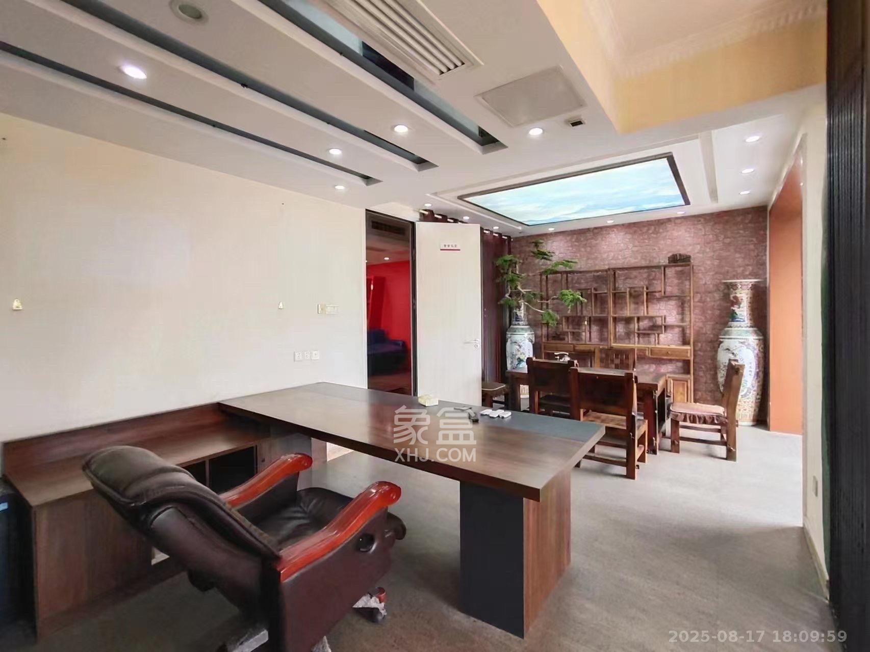 华晨国际公馆  3室2厅2卫    8000.0元/月室内图