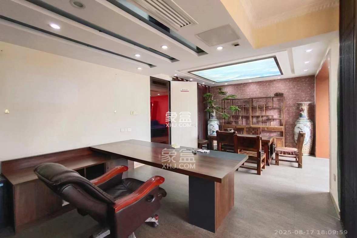 华晨国际公馆  3室2厅2卫    8000.0元/月 华晨国际公馆  3室2厅2卫    8000.0元/月室内图