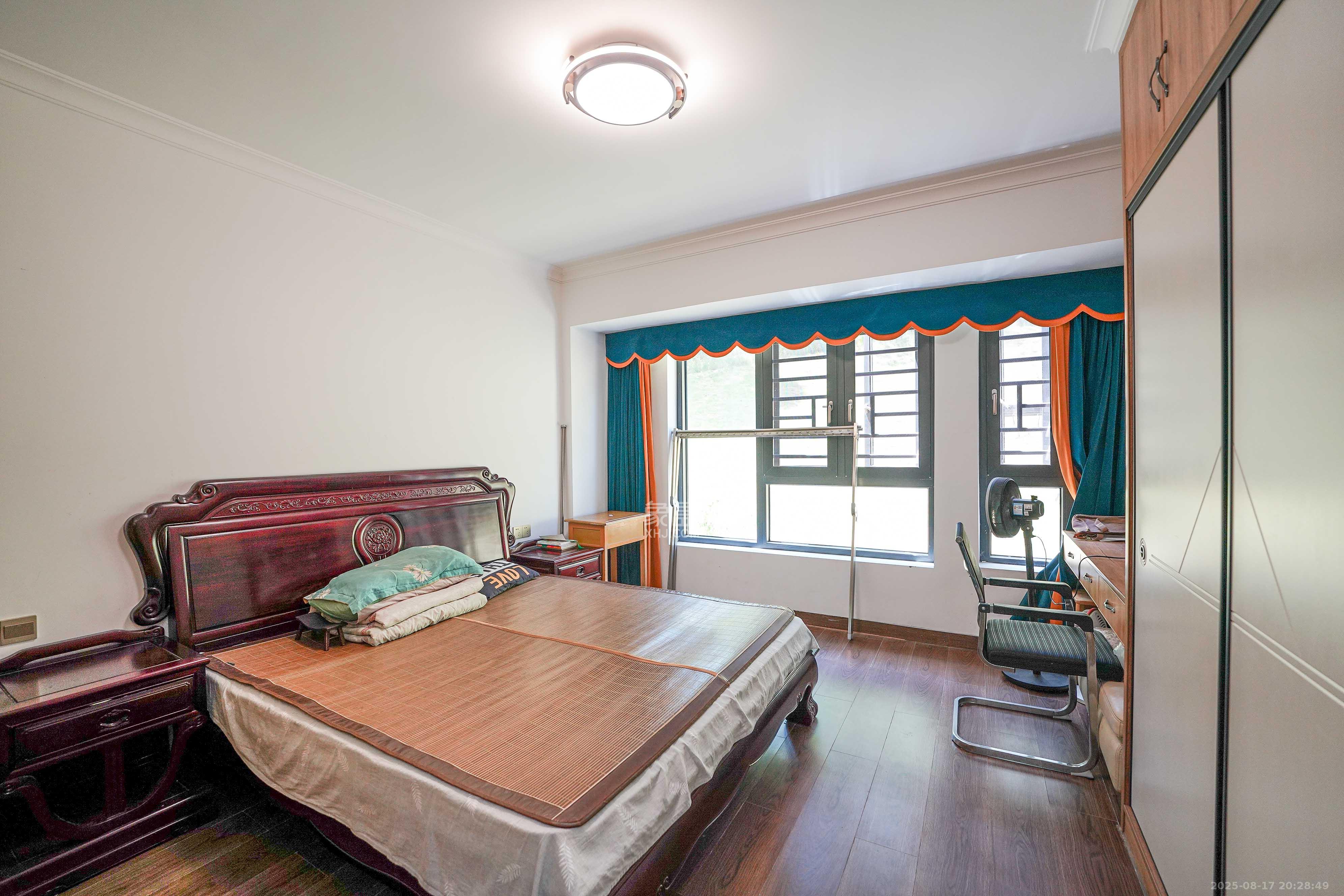 五矿万境蓝山 4室2厅2卫 139.0万 五矿万境蓝山 4室2厅2卫 139.0万卧室