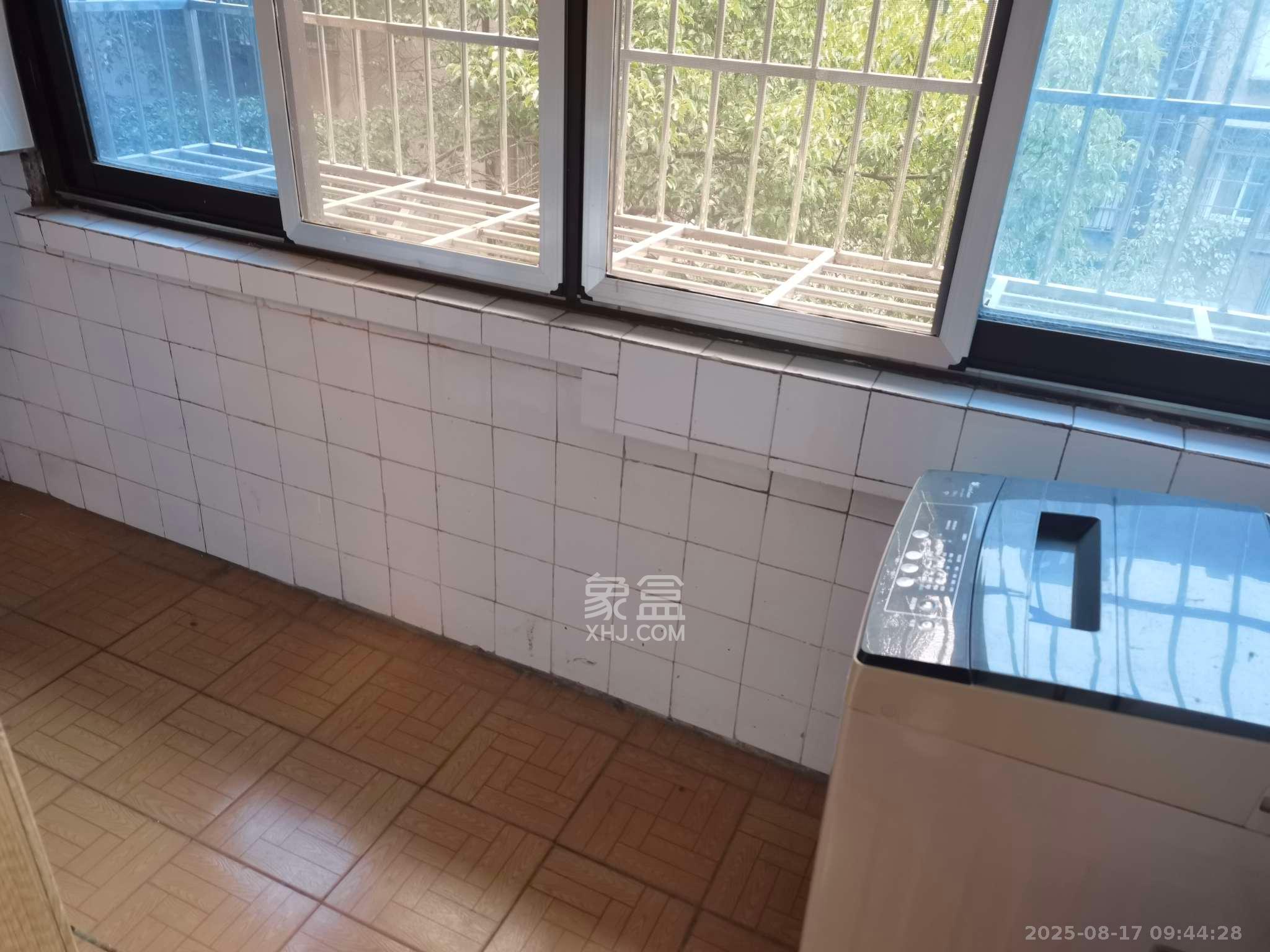 红旗区一片  3室1厅1卫   2400.00元/月室内图