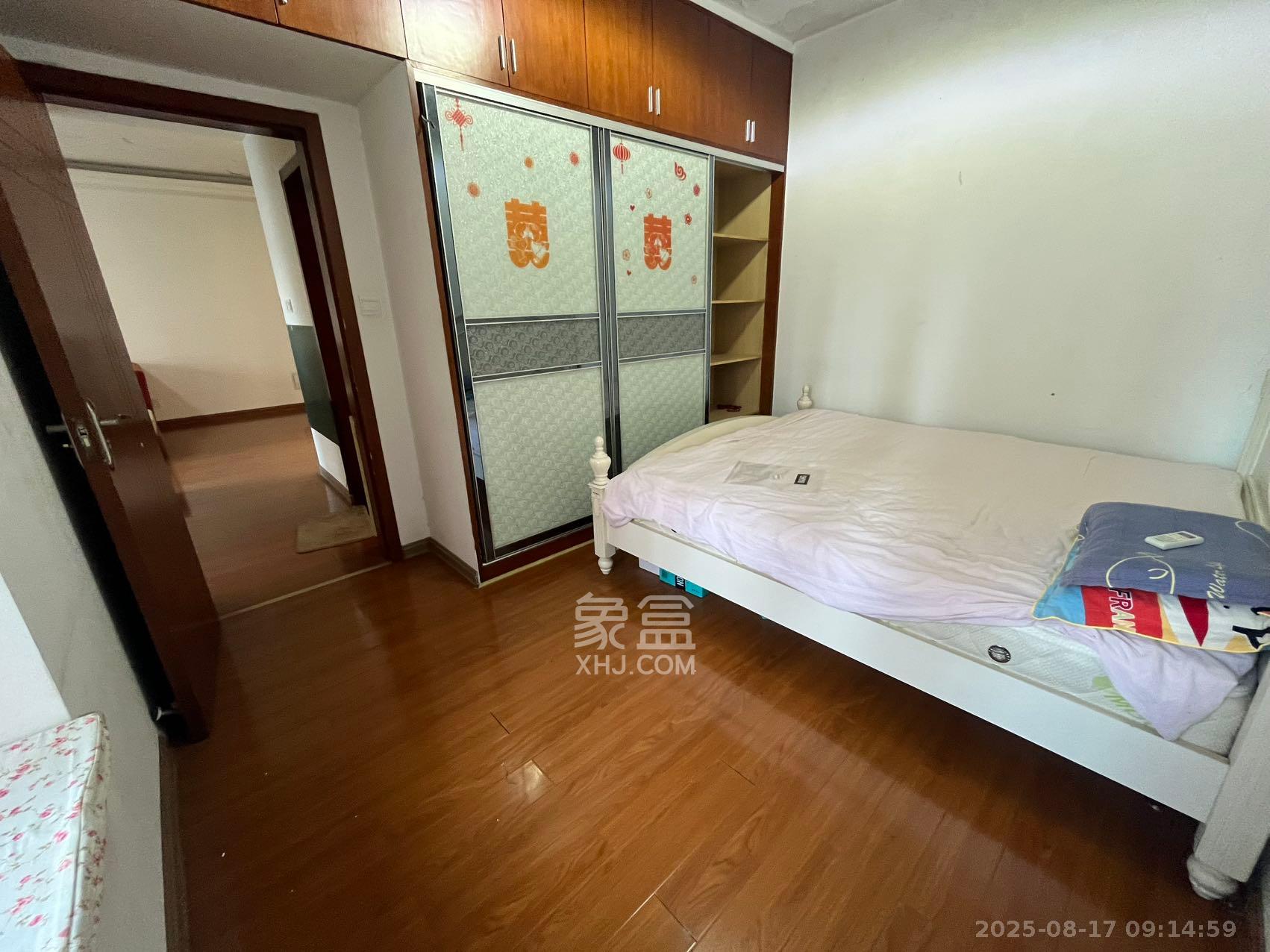 英郡年华  2室2厅1卫    1800.0元/月 英郡年华  2室2厅1卫    1800.0元/月室内图