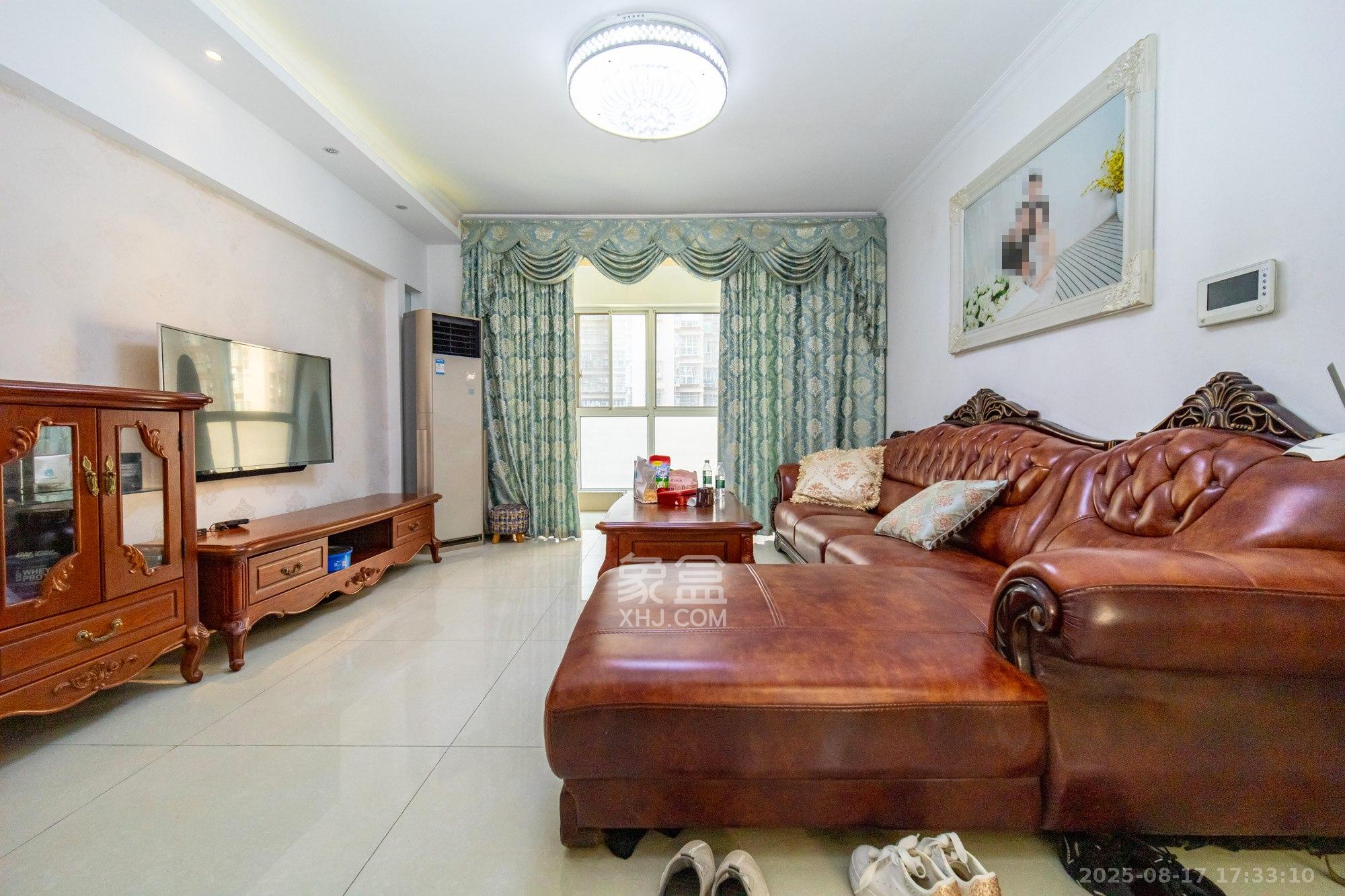 泊林晶城  3室2厅1卫    79.8万客厅