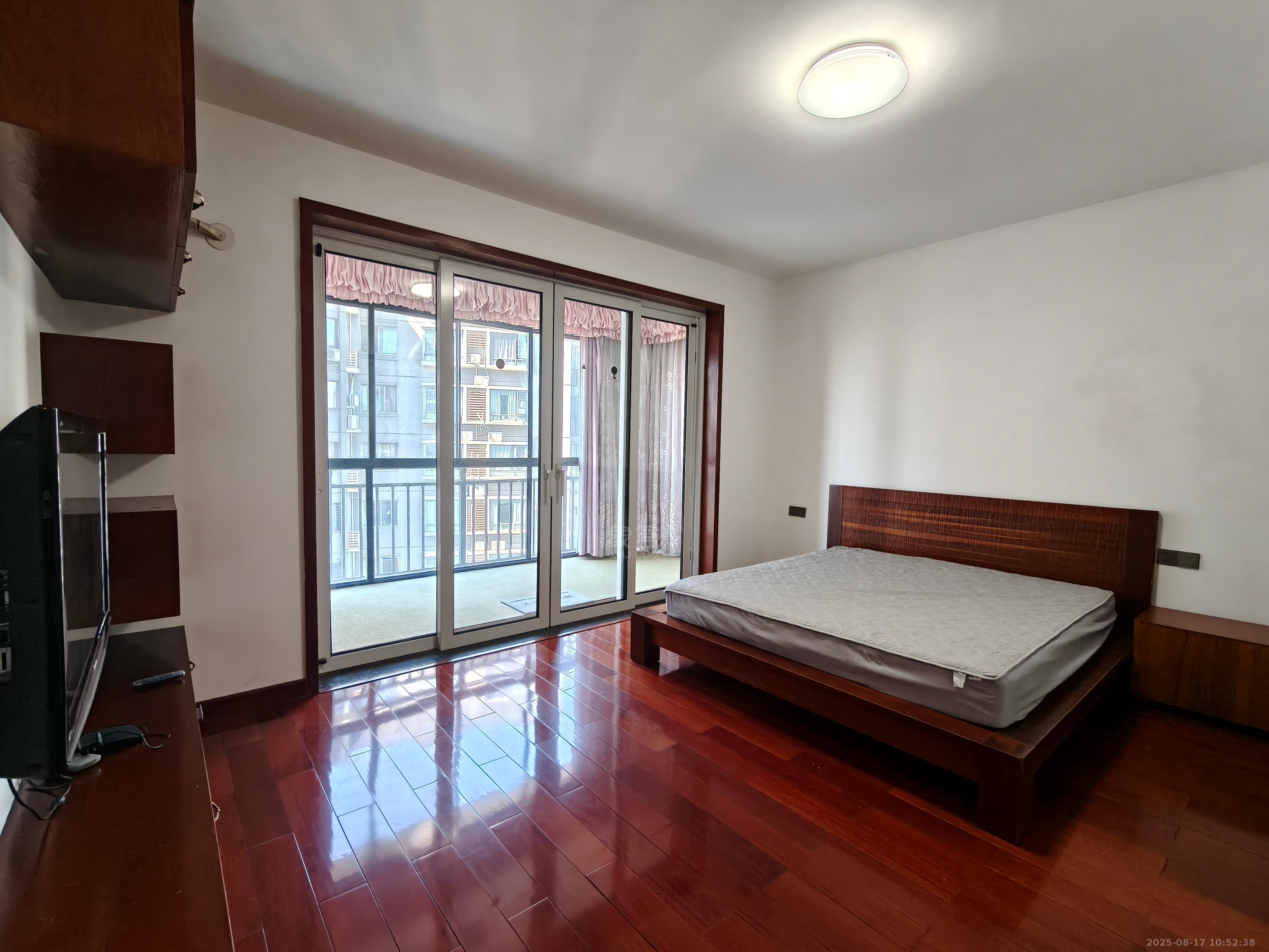 城市风景 6室2厅2卫 3200.0元/月 城市风景 6室2厅2卫 3200.0元/月室内图