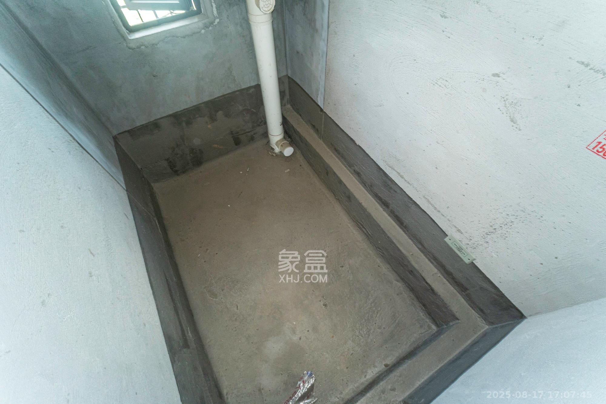爱情公望府  4室2厅2卫   89.90万卫生间