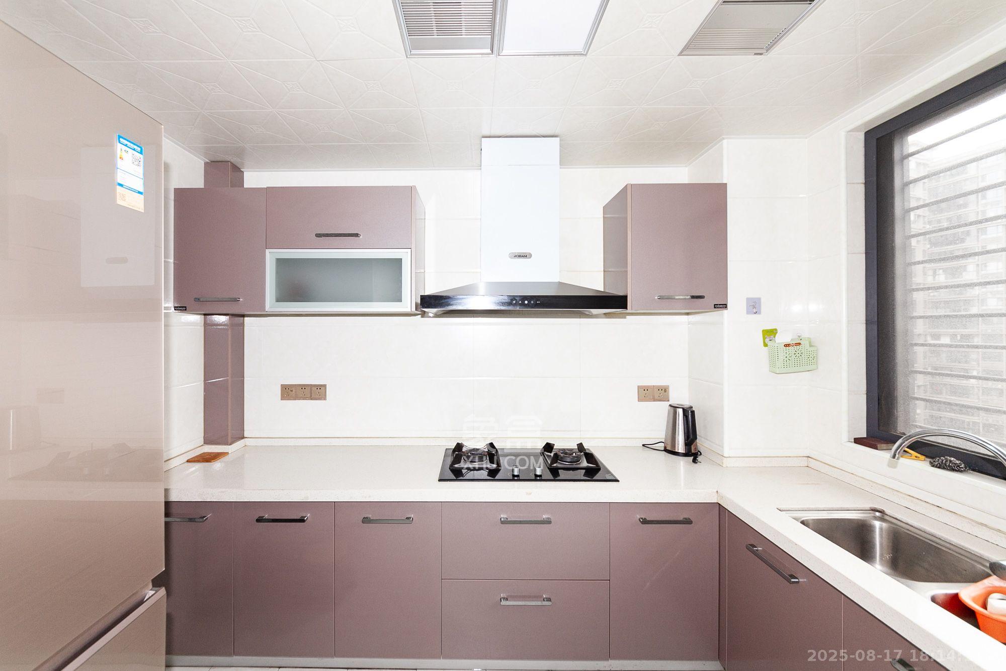 名家翡翠花园  4室2厅2卫    3000.0元/月 名家翡翠花园  4室2厅2卫    3000.0元/月室内图