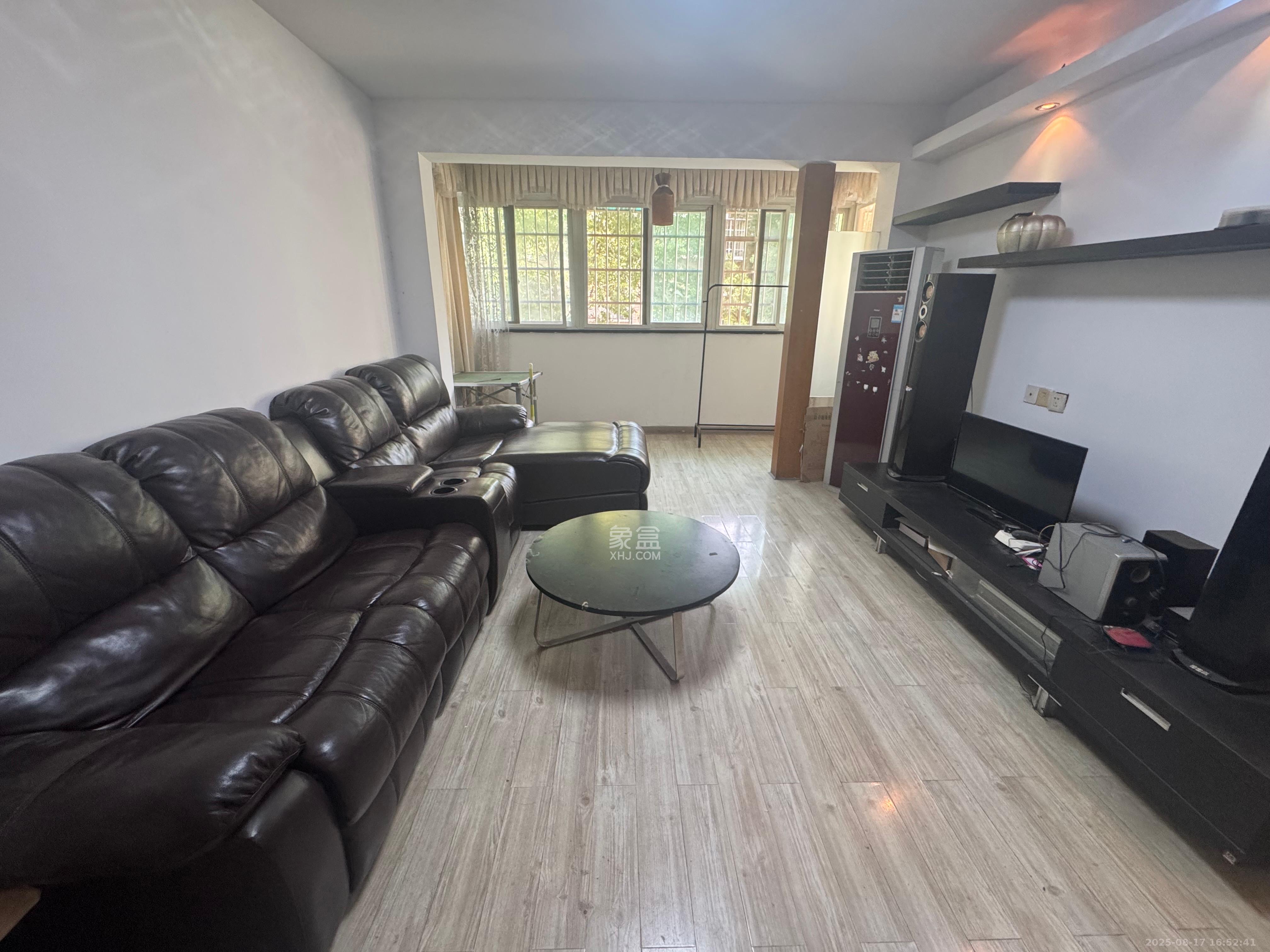 德馨园  3室2厅2卫    1600.0元/月 德馨园  3室2厅2卫    1600.0元/月室内图