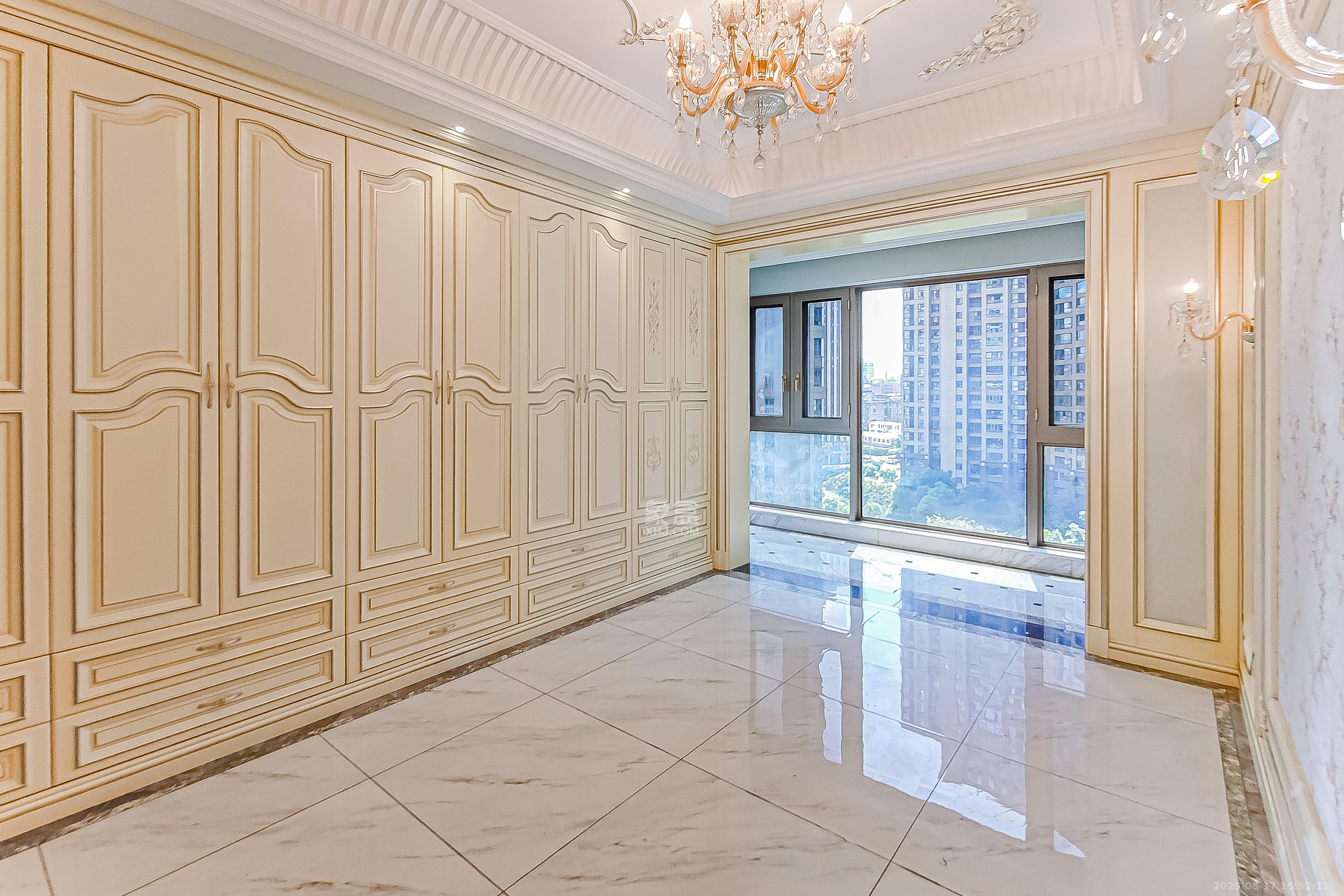 保利国际广场  4室2厅3卫    600.0万 保利国际广场  4室2厅3卫    600.0万卧室