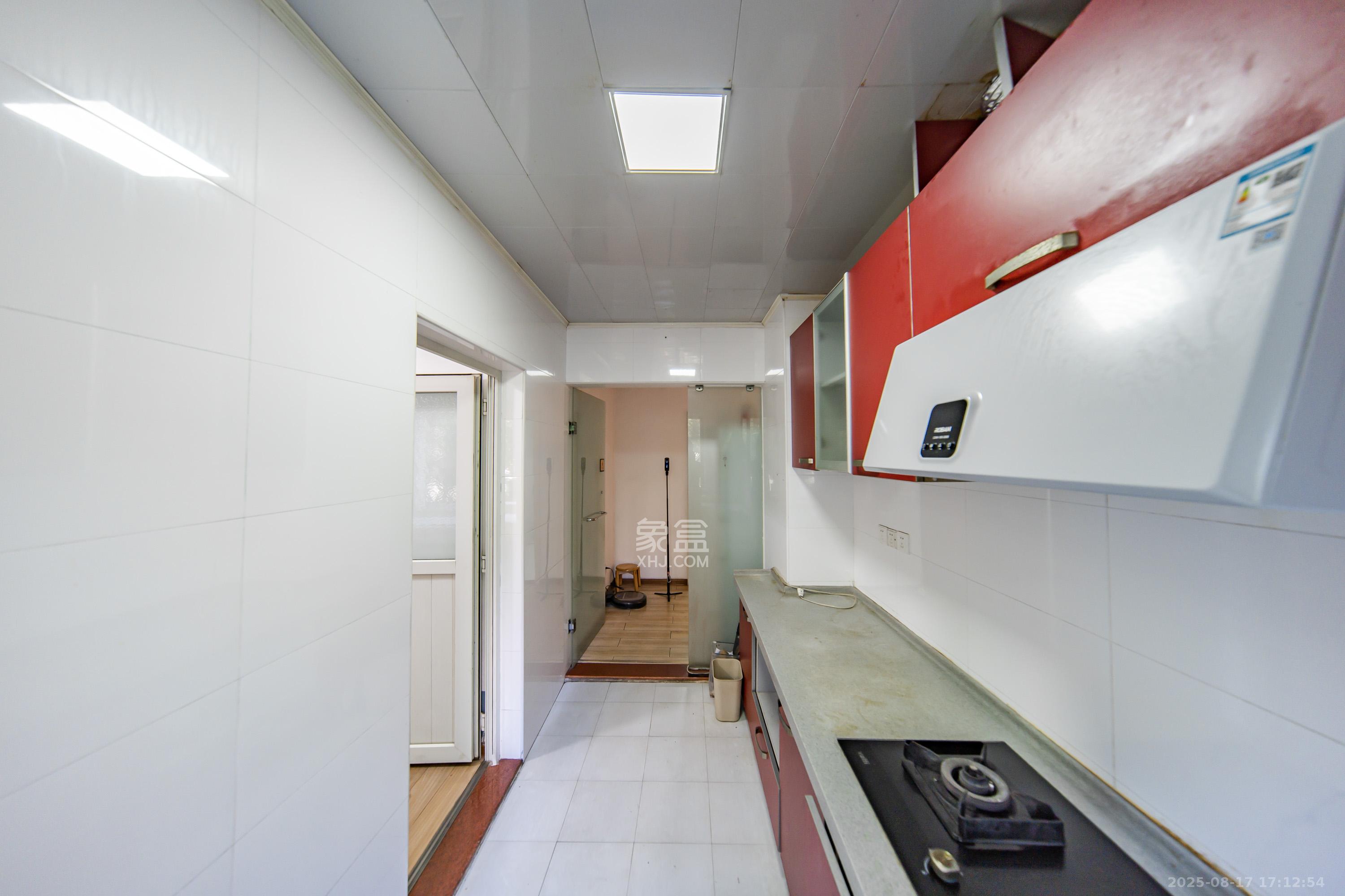 阳光100一期、四五期 4室2厅2卫 105.0万 阳光100一期、四五期 4室2厅2卫 105.0万厨房