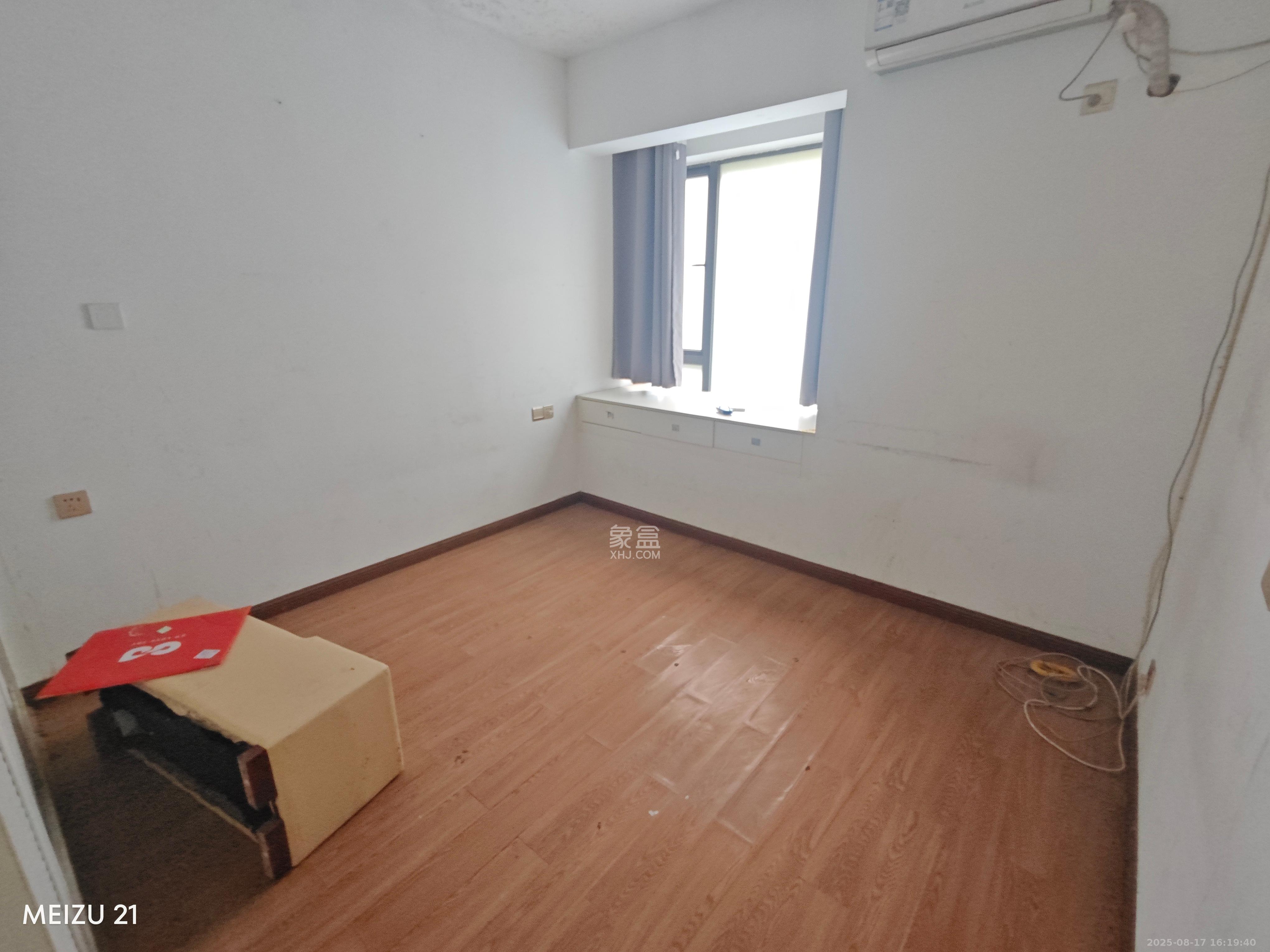 英祥春天 3室2厅1卫 2350.0元/月 英祥春天 3室2厅1卫 2350.0元/月室内图