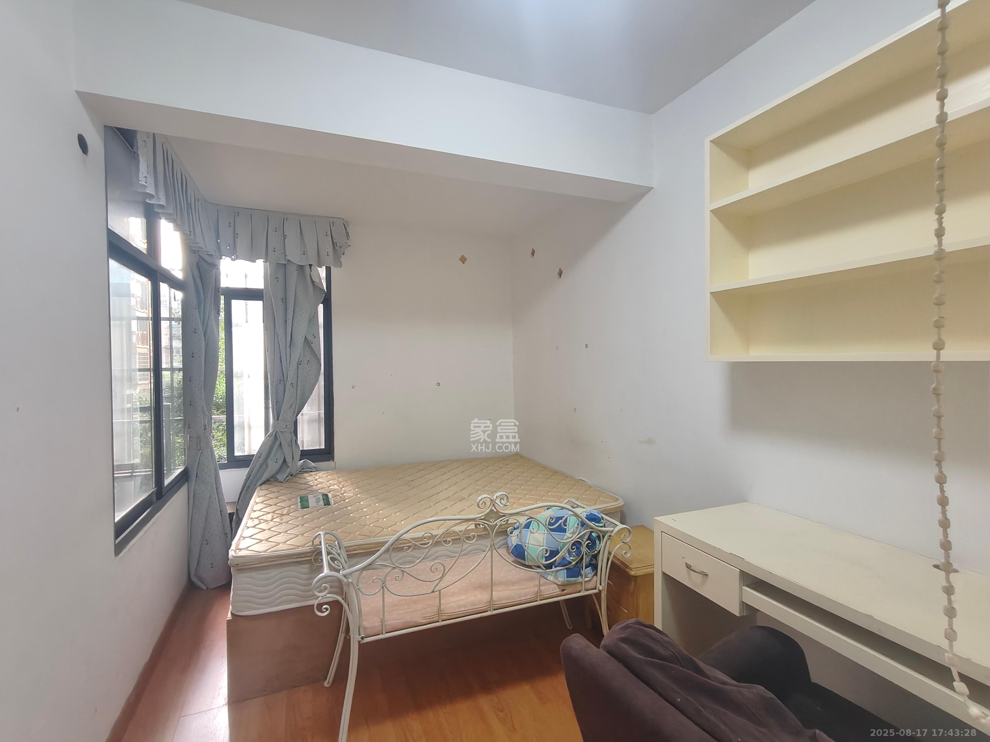 山水誉峰 2室2厅1卫 2500.0元/月 山水誉峰 2室2厅1卫 2500.0元/月室内图