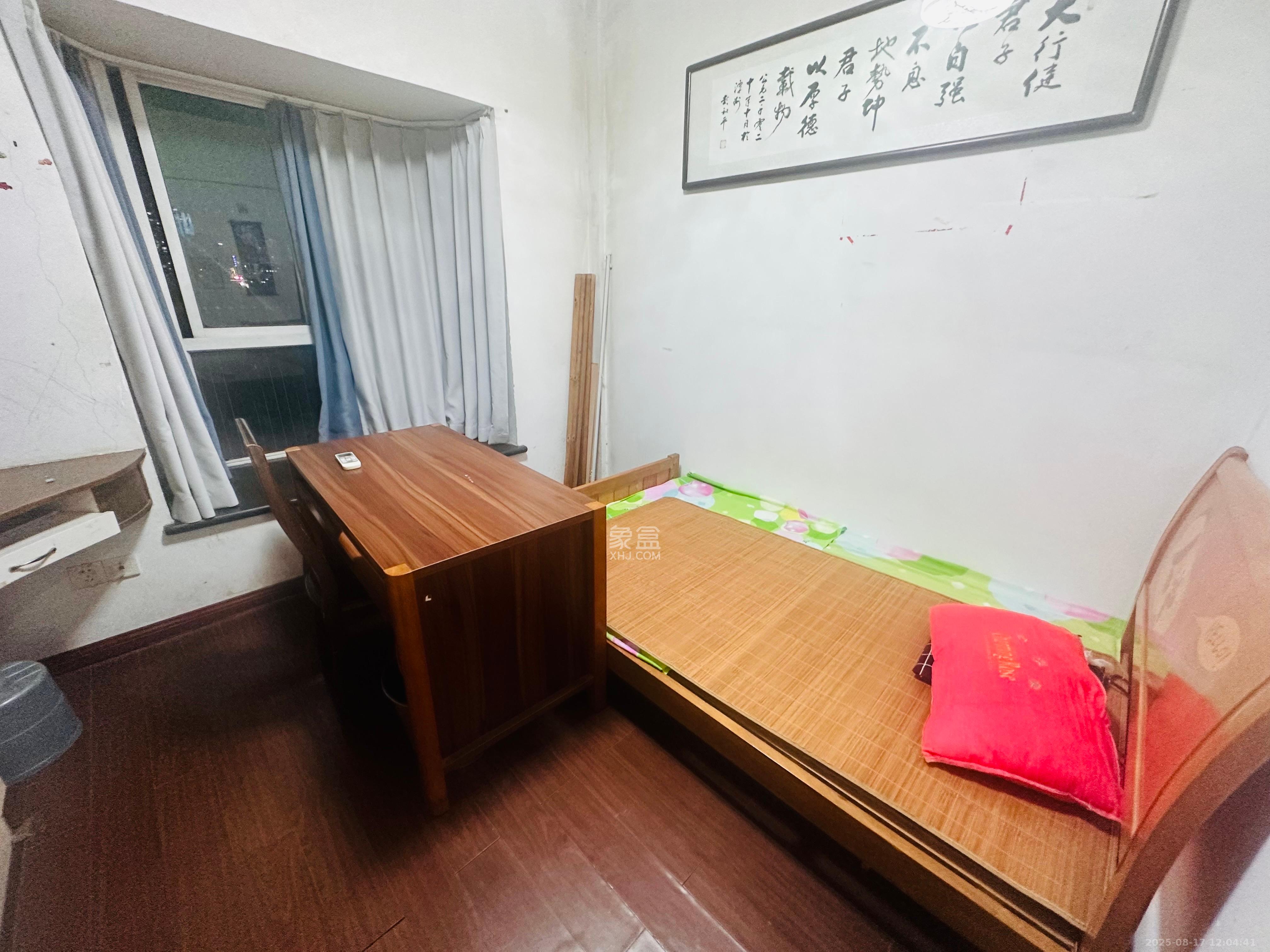 都市春天  3室2厅2卫   2600.00元/月室内图