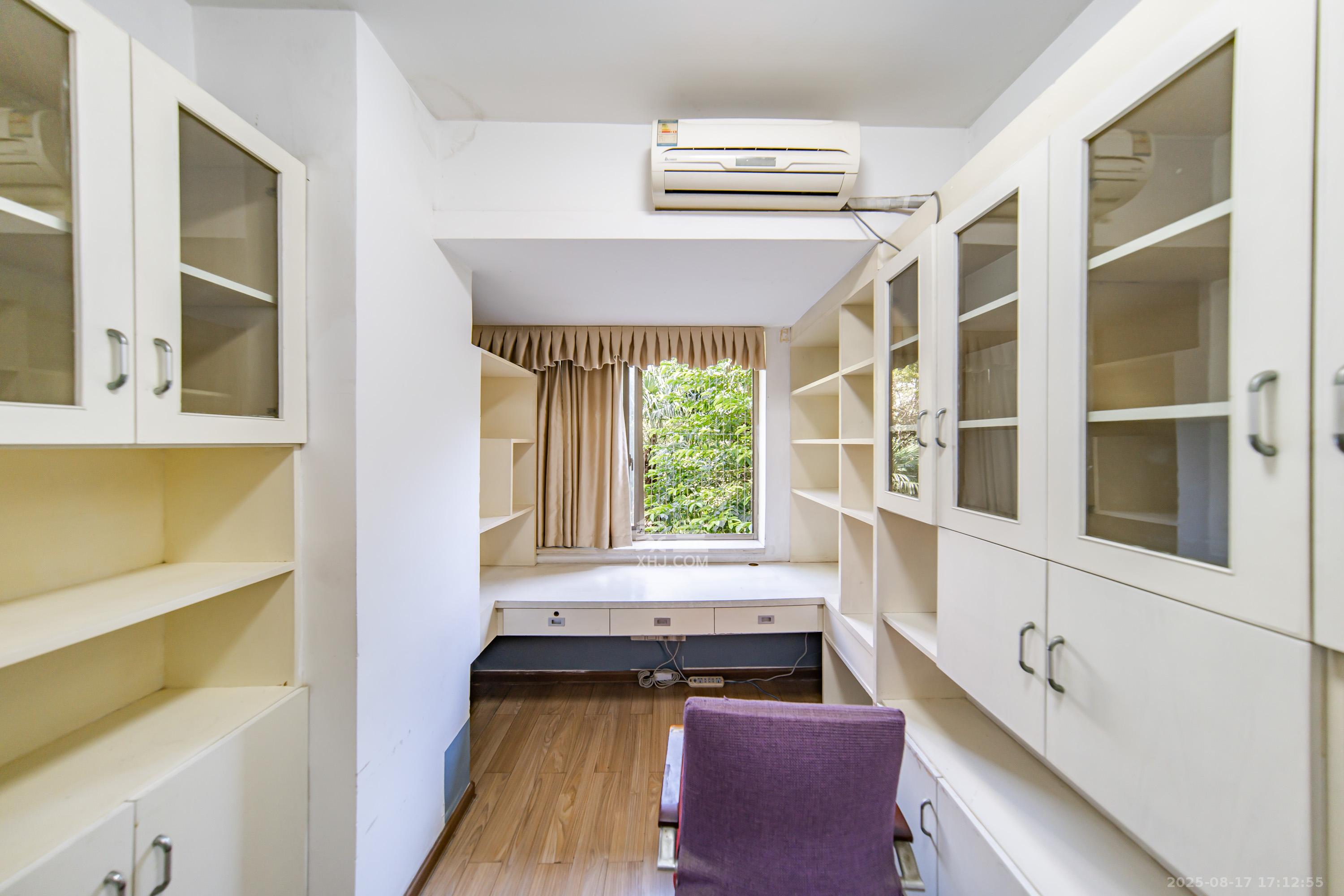 阳光100一期、四五期 4室2厅2卫 105.0万 阳光100一期、四五期 4室2厅2卫 105.0万卧室