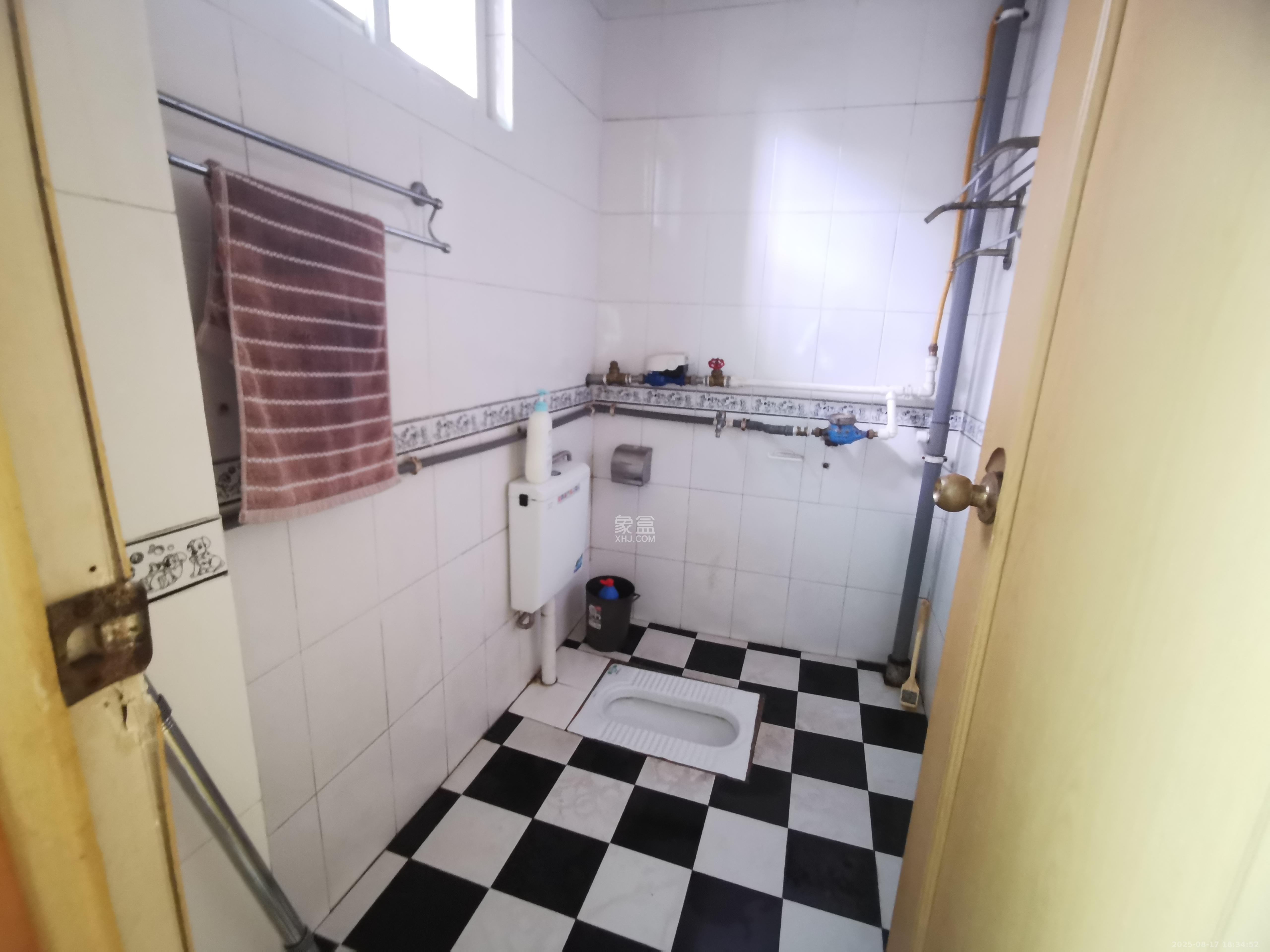 定王台公寓  3室2厅2卫    3200.0元/月 定王台公寓  3室2厅2卫    3200.0元/月室内图