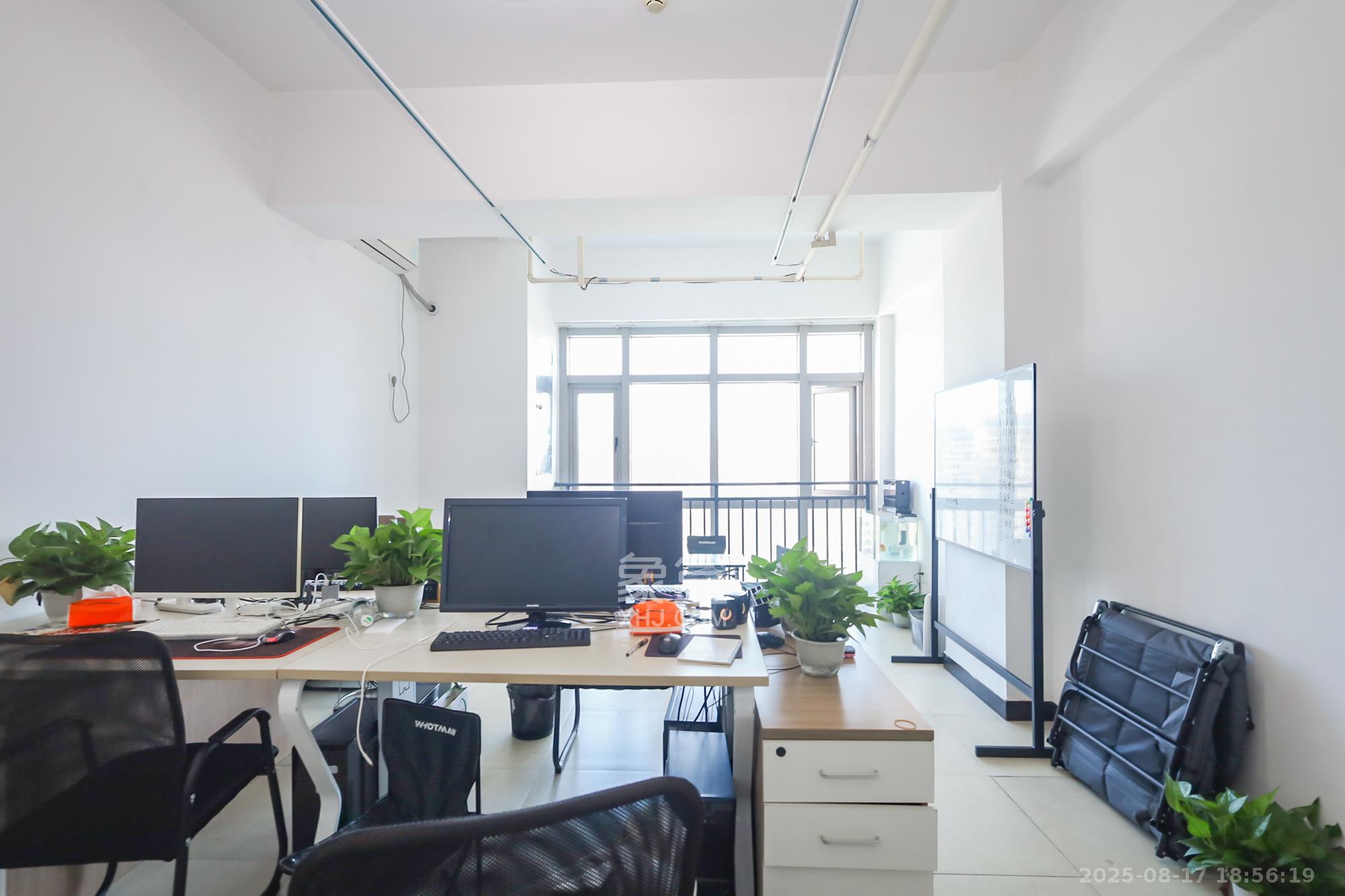 奥克斯广场  1室1厅1卫    31.0万其他