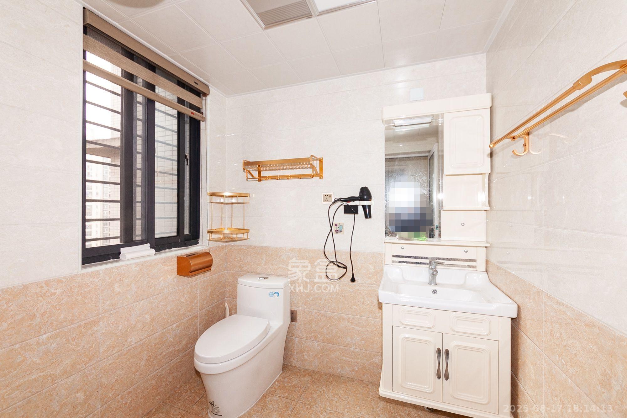 名家翡翠花园  4室2厅2卫    3000.0元/月 名家翡翠花园  4室2厅2卫    3000.0元/月室内图