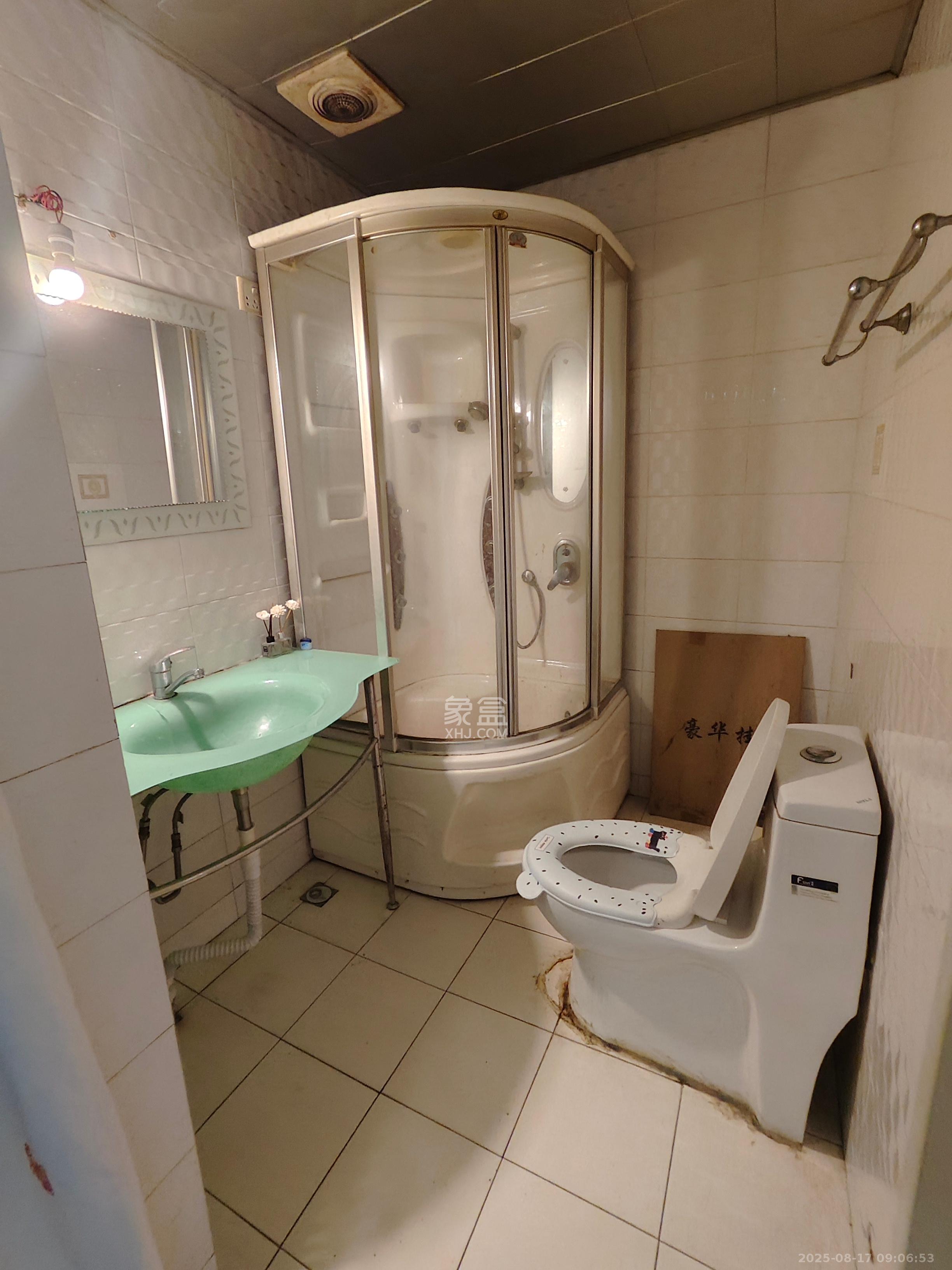 德邦新村  3室2厅2卫   1800.00元/月室内图