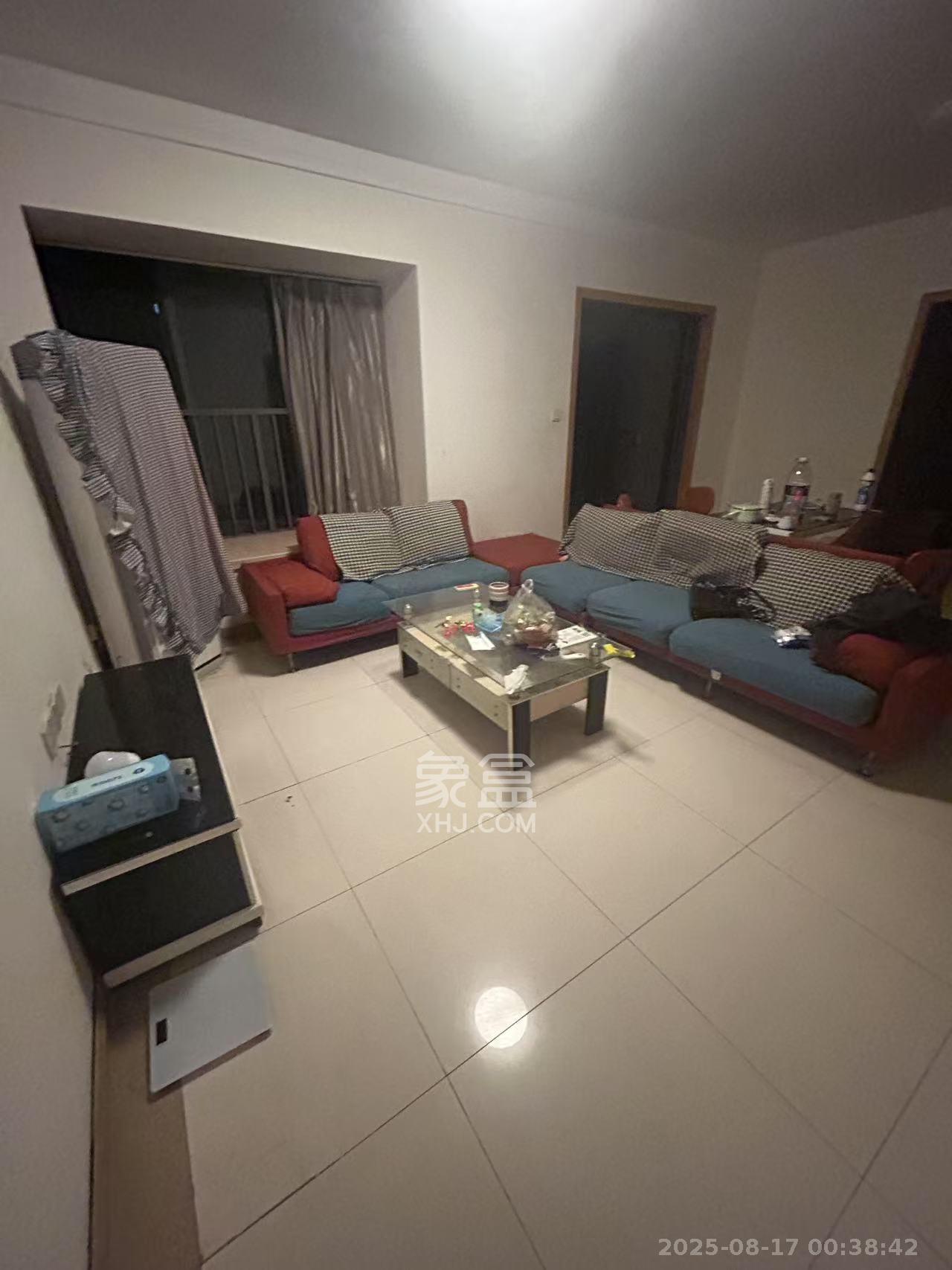 珠江花城三期锦鲤  3室2厅1卫    2000.0元/月 珠江花城三期锦鲤  3室2厅1卫    2000.0元/月室内图