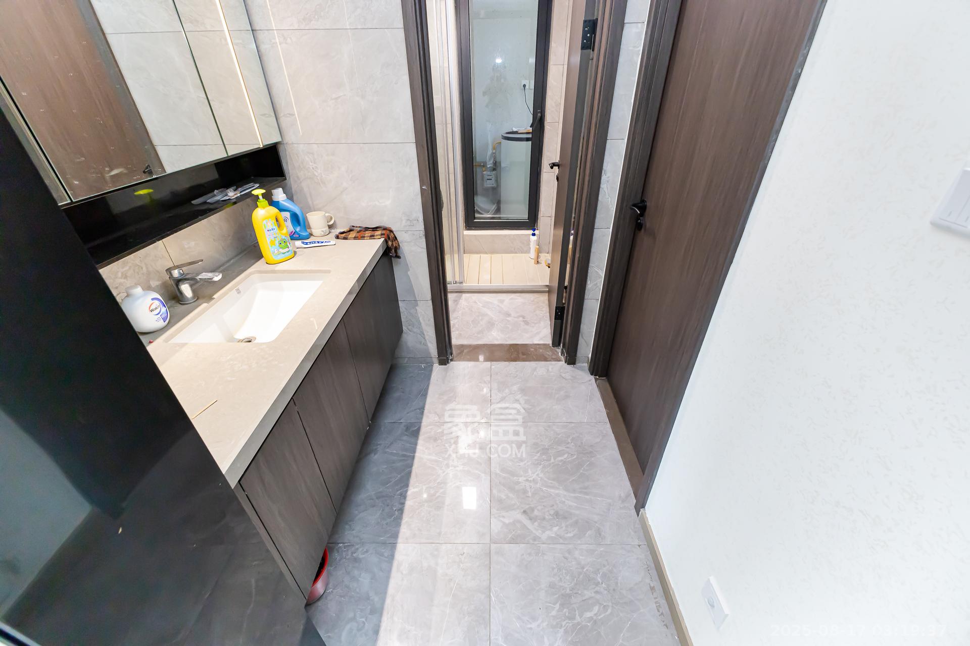 越秀湘江星汇城三期 4室2厅3卫 260.0万 越秀湘江星汇城三期 4室2厅3卫 260.0万卫生间