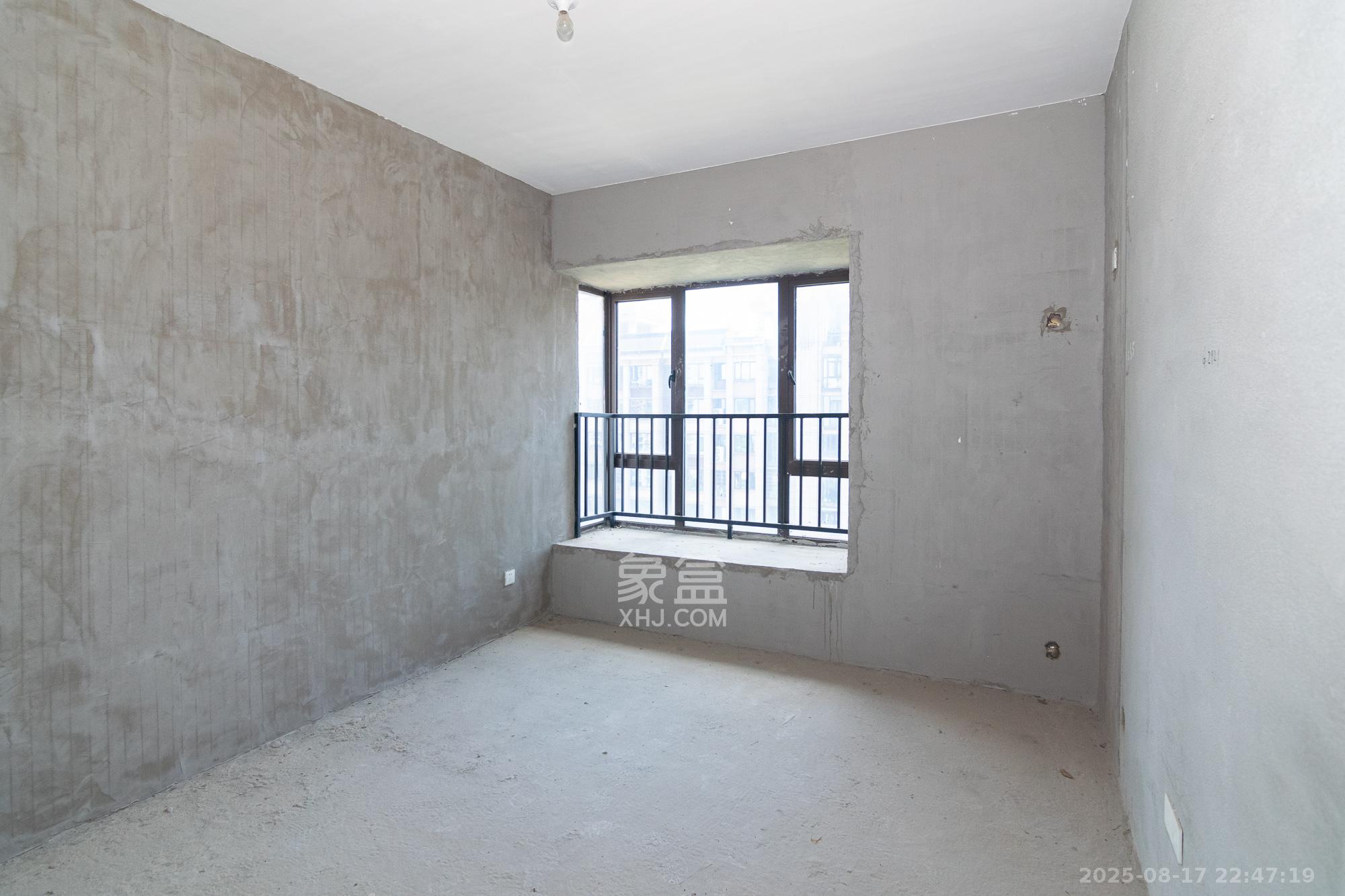 裕田奥莱小镇  3室2厅2卫    55.8万 裕田奥莱小镇  3室2厅2卫    55.8万卧室