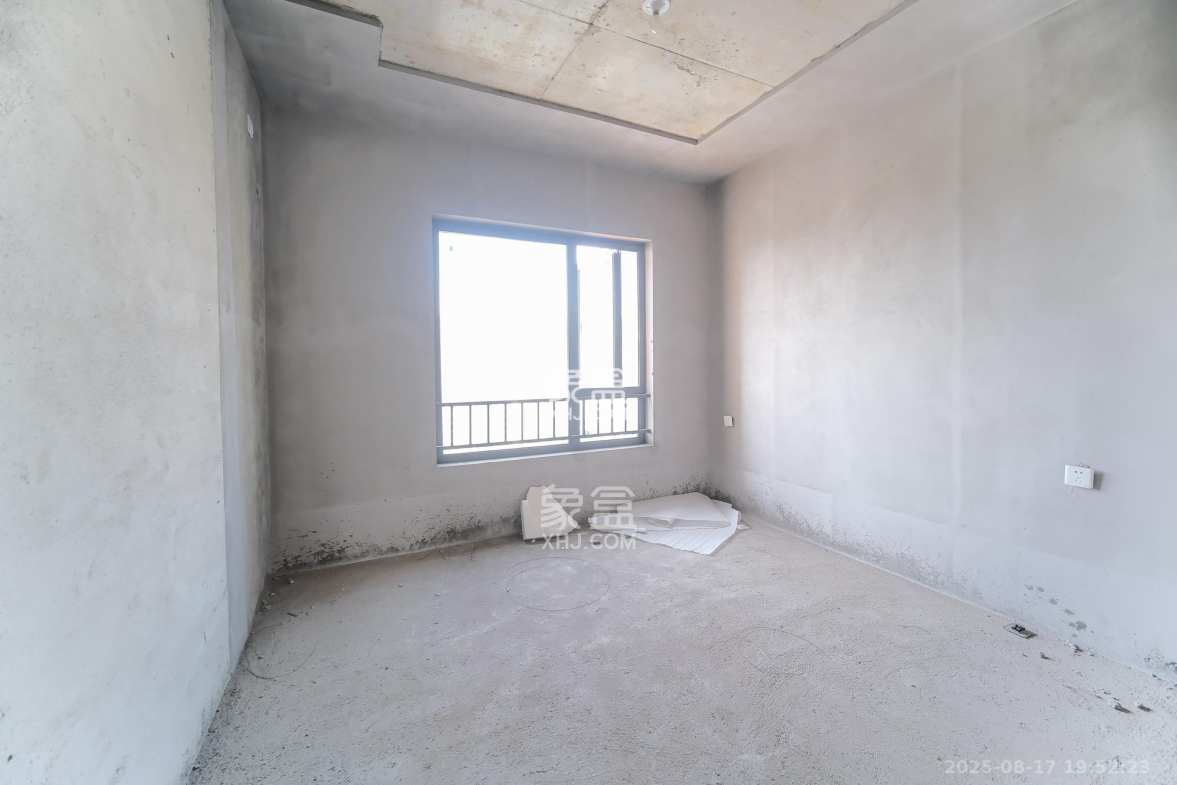 荣盛城 4室2厅2卫 85.8万 荣盛城 4室2厅2卫 85.8万卧室