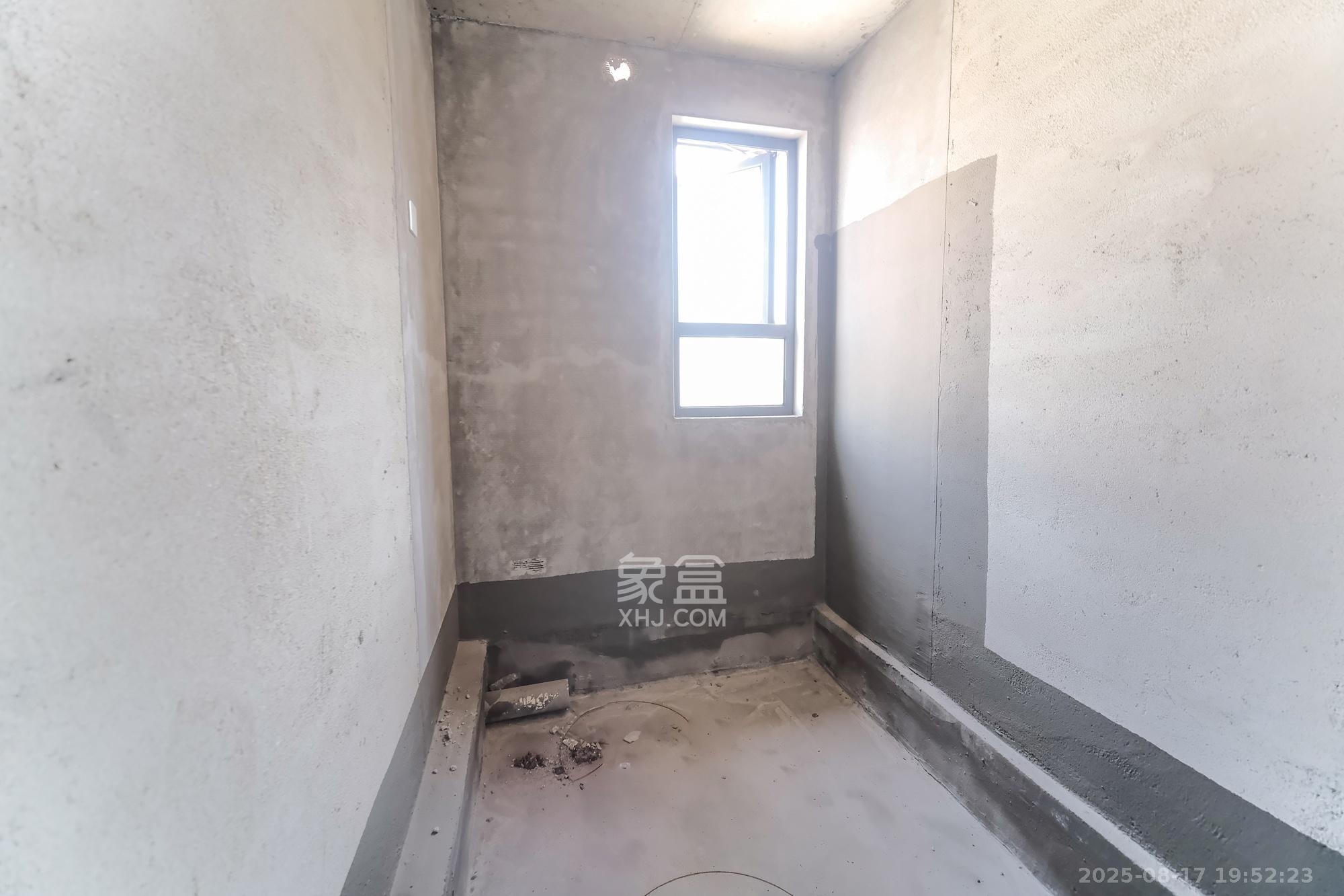 荣盛城 4室2厅2卫 85.8万 荣盛城 4室2厅2卫 85.8万卫生间