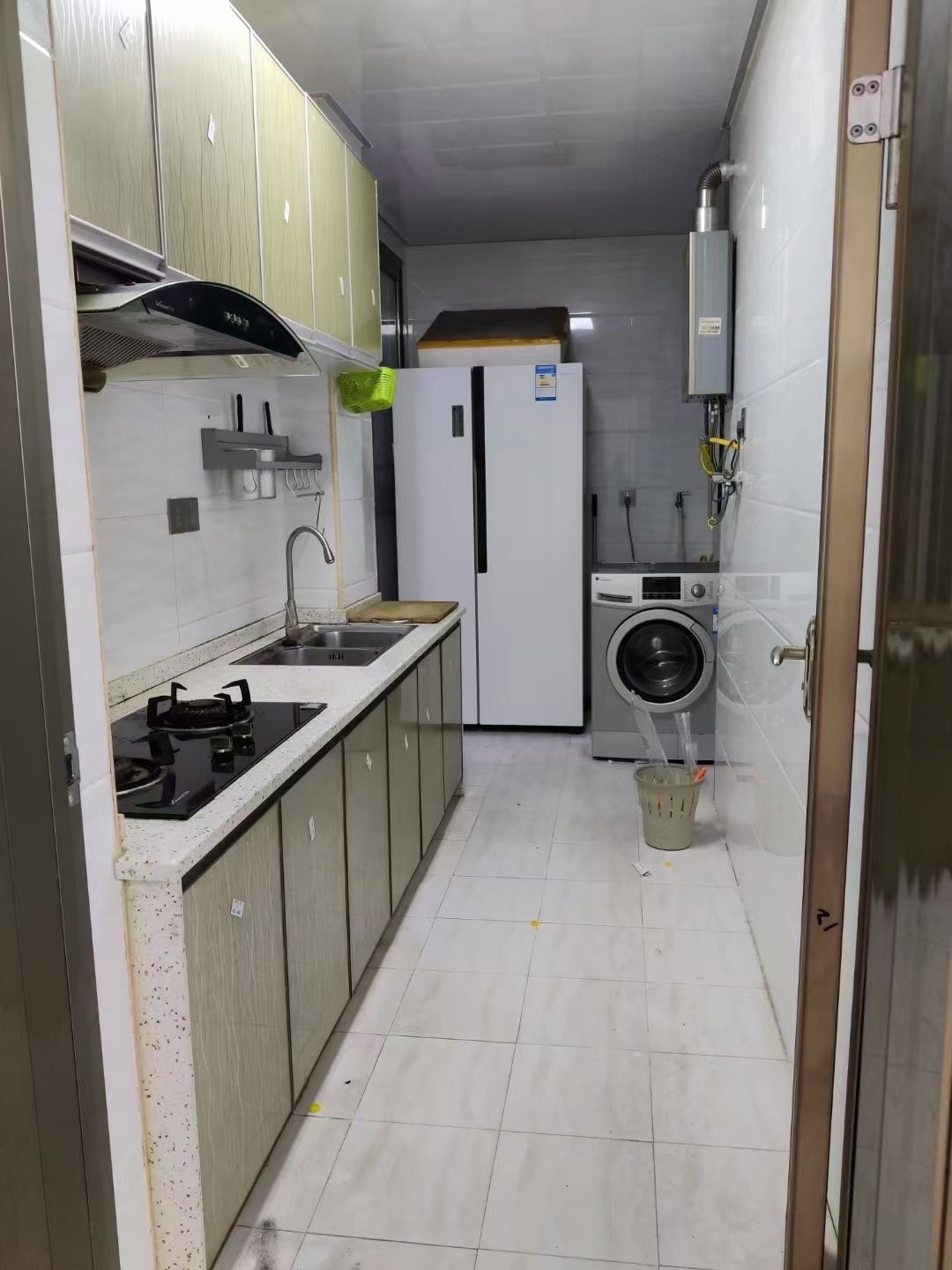 逸臣中央 1室2厅1卫 1500.0元/月 逸臣中央 1室2厅1卫 1500.0元/月室内图