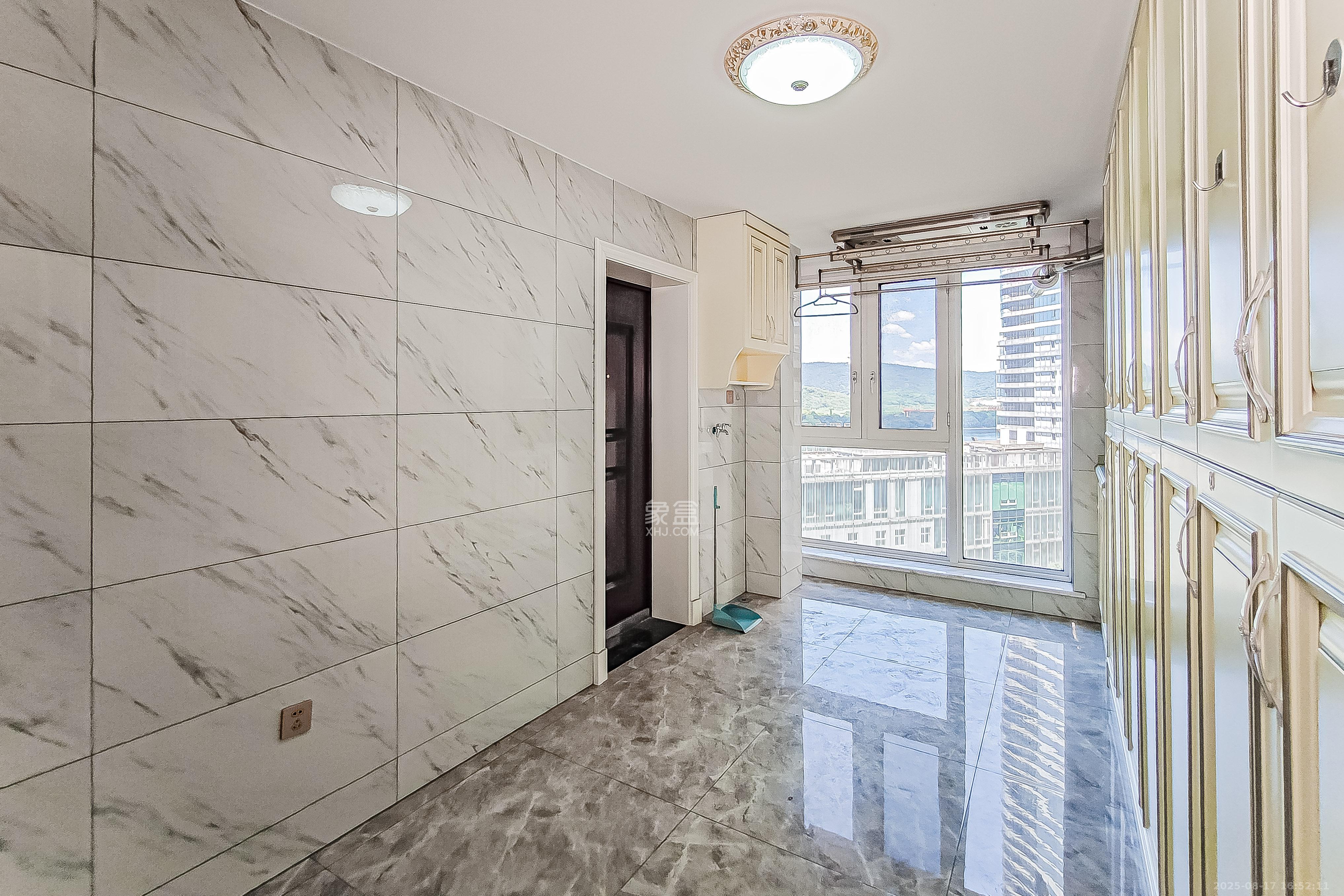 保利国际广场  4室2厅3卫    600.0万 保利国际广场  4室2厅3卫    600.0万其他