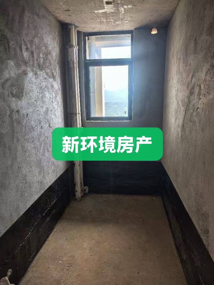 昊天珑璟湾  4室2厅2卫   66.80万客厅
