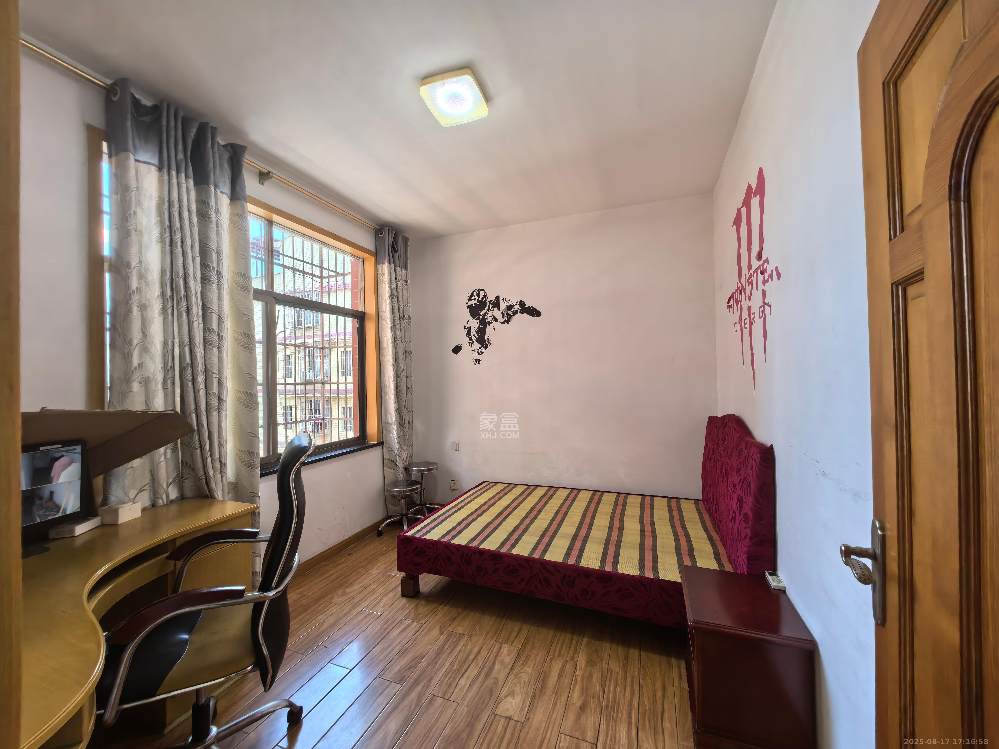 城西安置小区  3室2厅2卫    1500.0元/月室内图