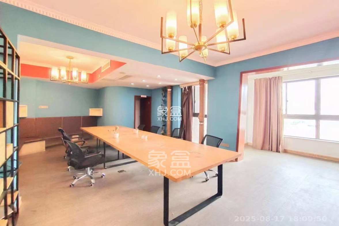 华晨国际公馆  3室2厅2卫    8000.0元/月 华晨国际公馆  3室2厅2卫    8000.0元/月室内图