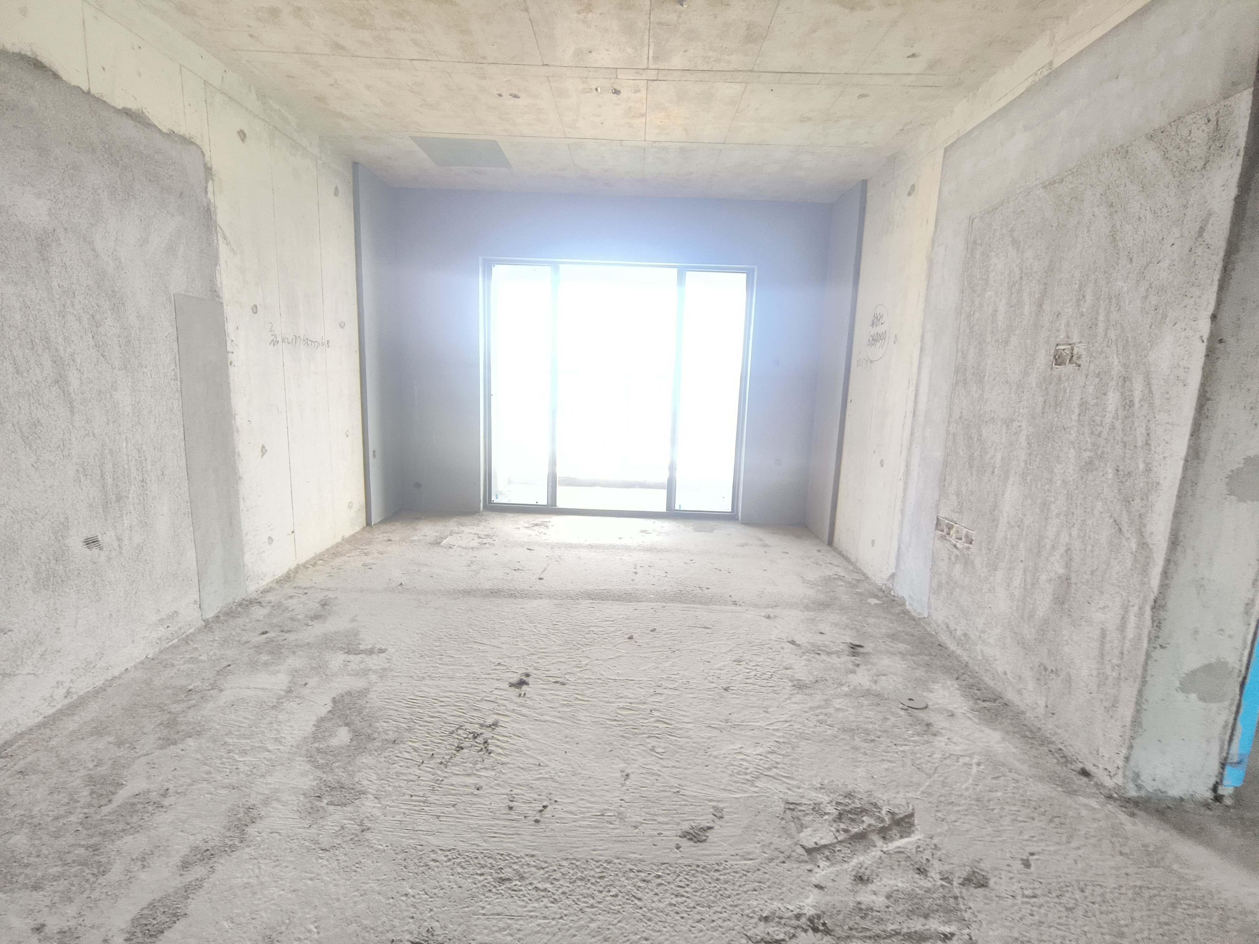 中梁湾田御江府  4室2厅2卫    90.0万客厅