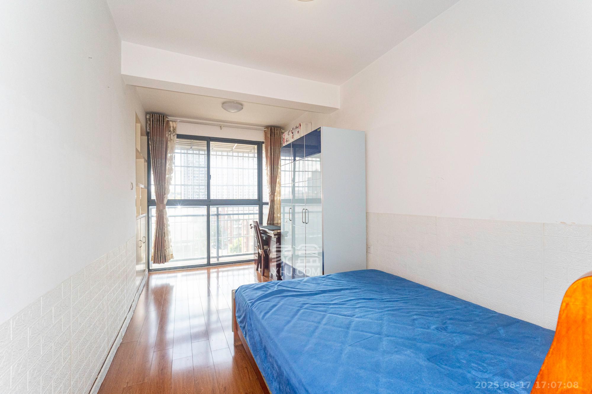 盛地尊域 4室2厅2卫 77.8万 盛地尊域 4室2厅2卫 77.8万卧室