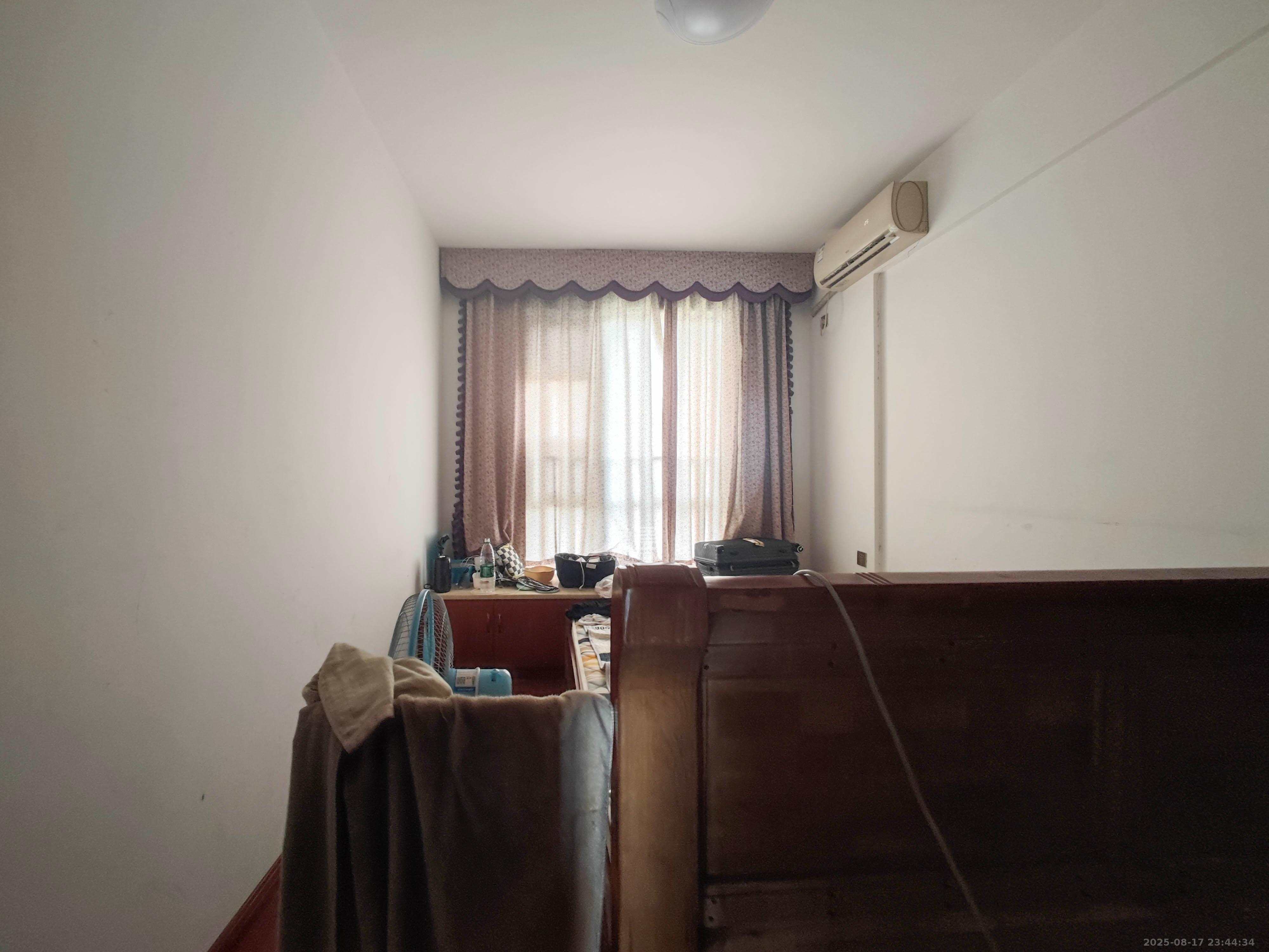 新盛珑璟台 4室2厅2卫 99.0万 新盛珑璟台 4室2厅2卫 99.0万卧室