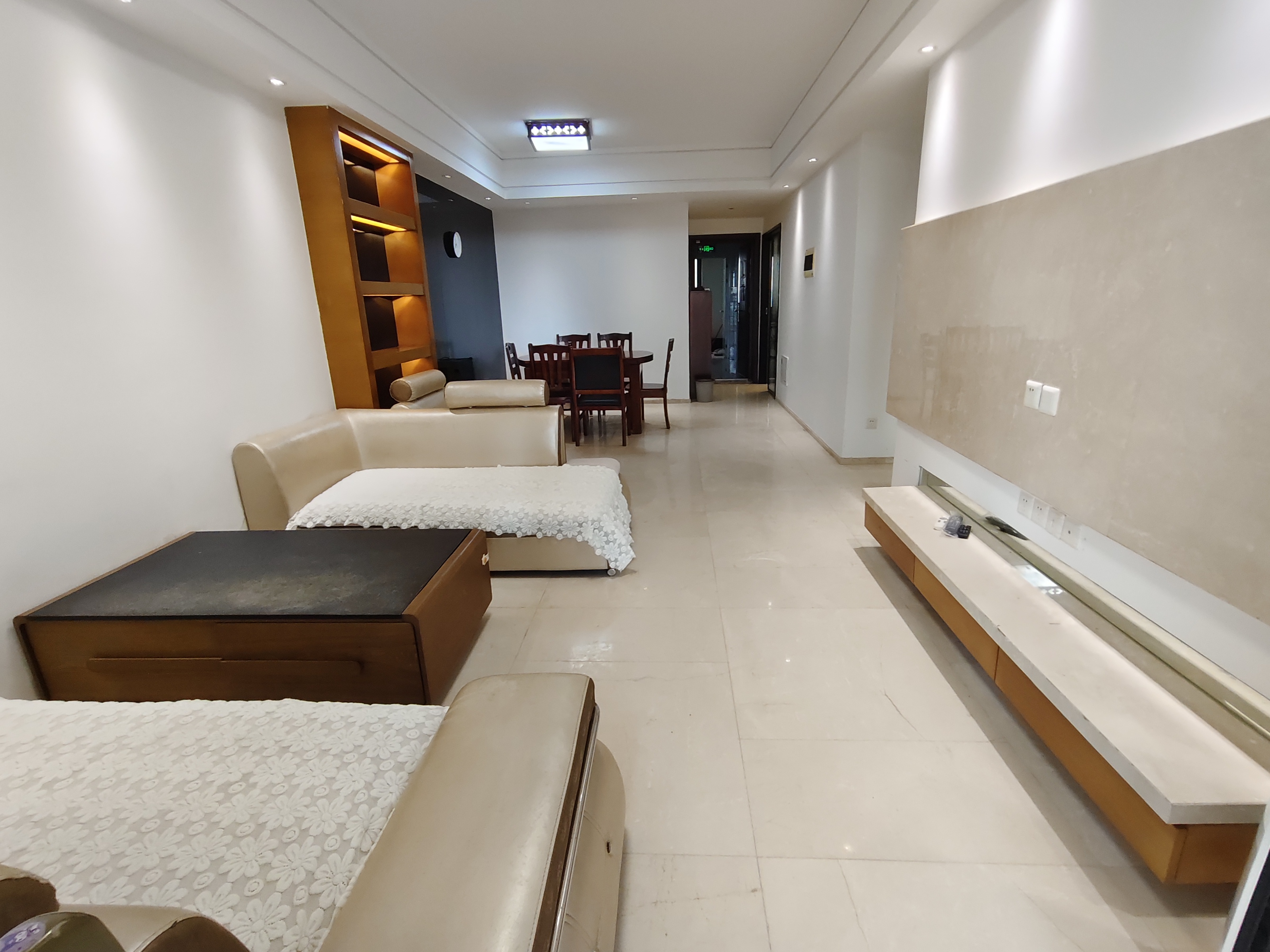 天鹅湾  2室1厅1卫   2300.00元/月室内图