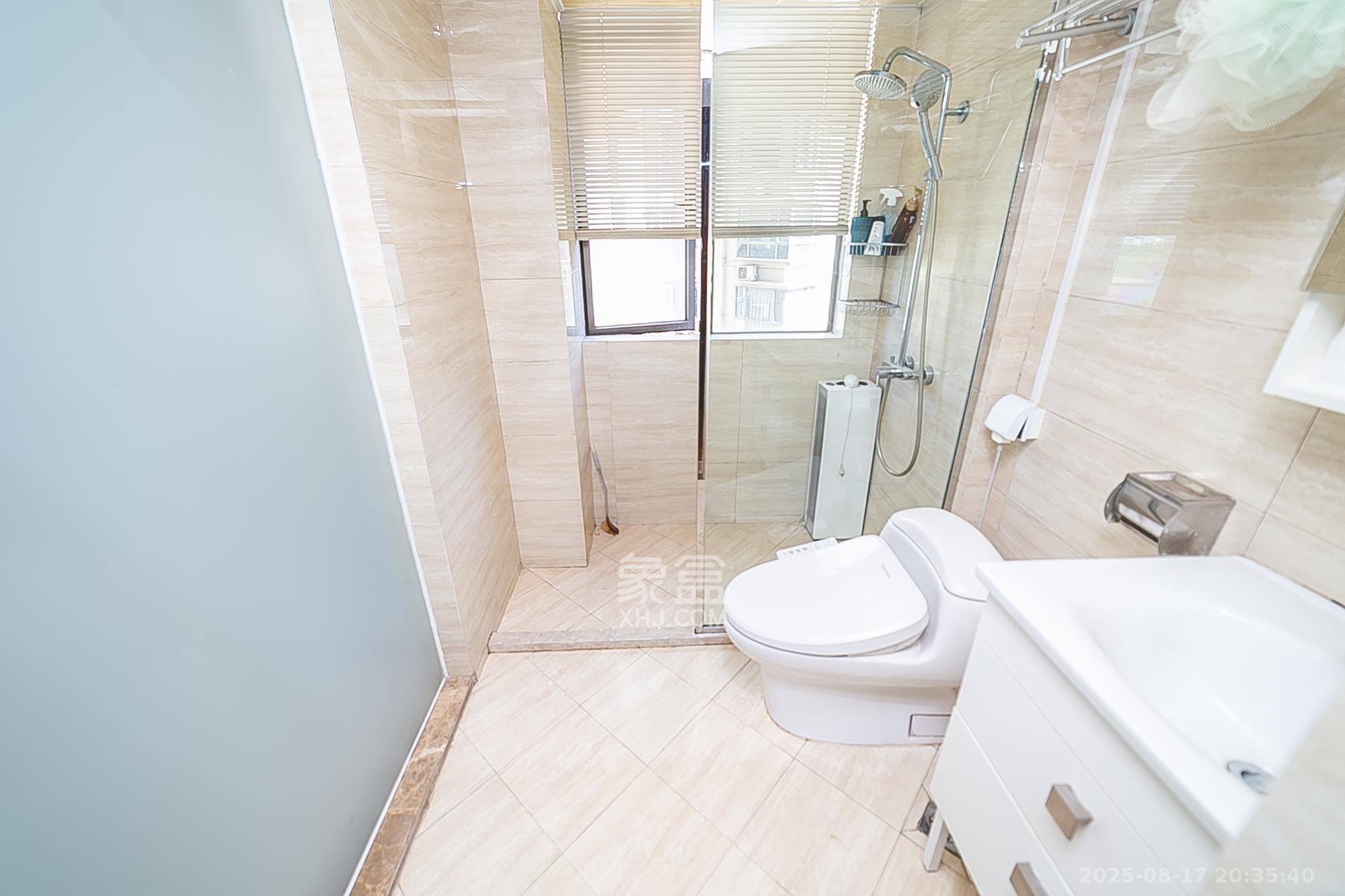 金域南外滩（望江佳园）  4室2厅2卫    210.0万卫生间