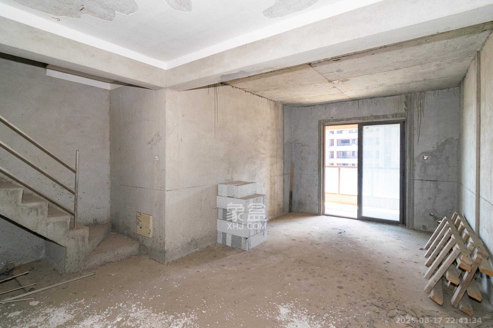 正荣财富中心  3室2厅2卫    72.8万 正荣财富中心  3室2厅2卫    72.8万客厅