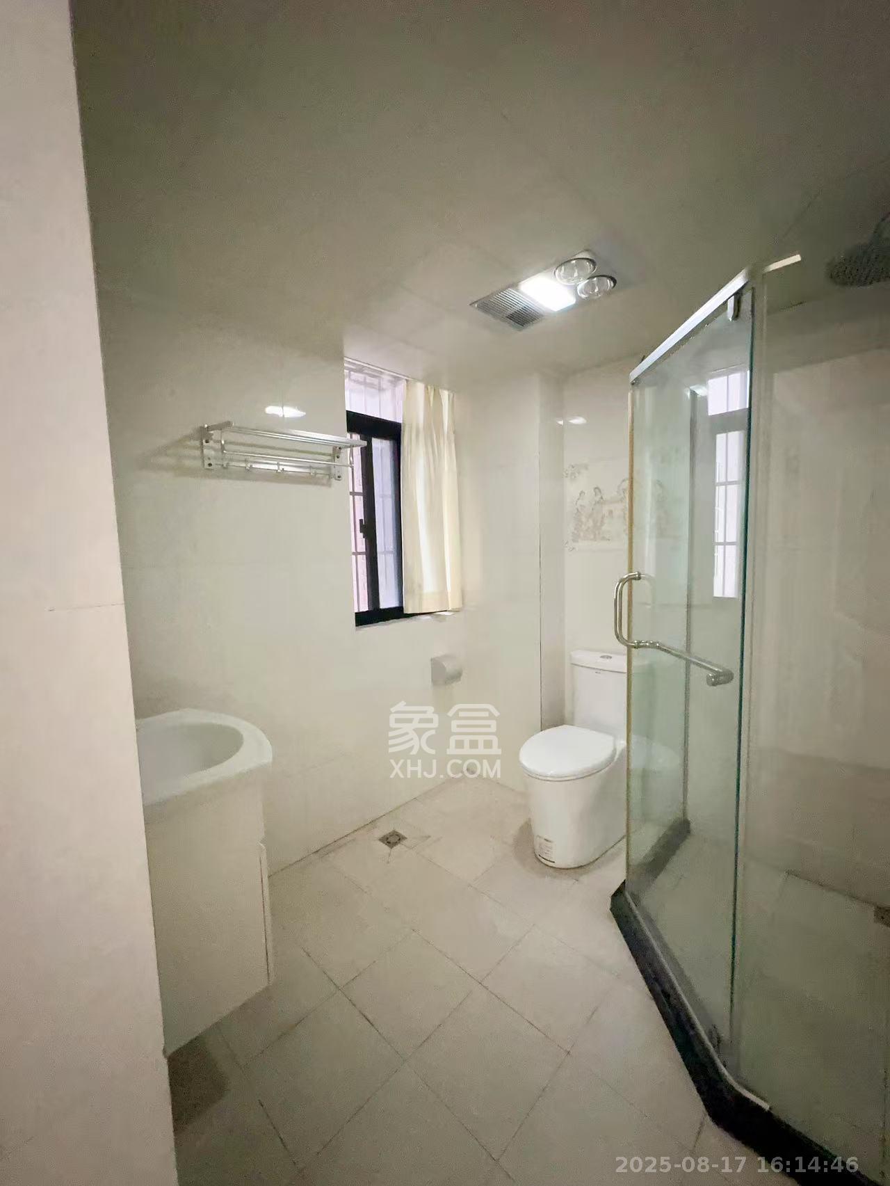 鑫远湘府华城  4室2厅2卫    4500.0元/月 鑫远湘府华城  4室2厅2卫    4500.0元/月室内图