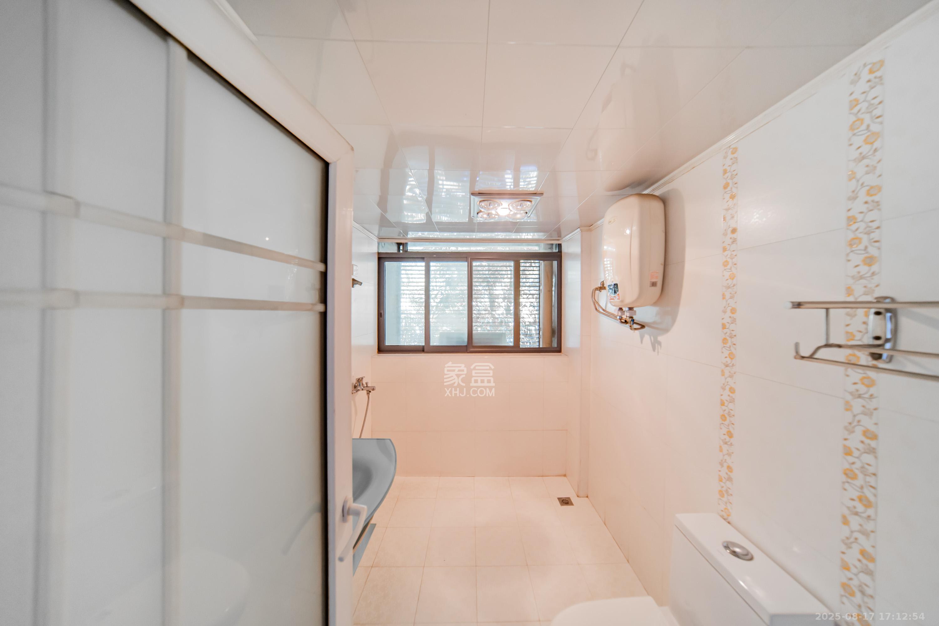 阳光100一期、四五期 4室2厅2卫 105.0万 阳光100一期、四五期 4室2厅2卫 105.0万卫生间