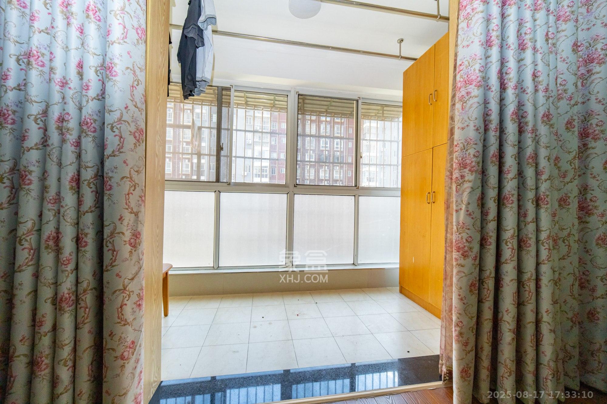 泊林晶城  3室2厅1卫    79.8万阳台