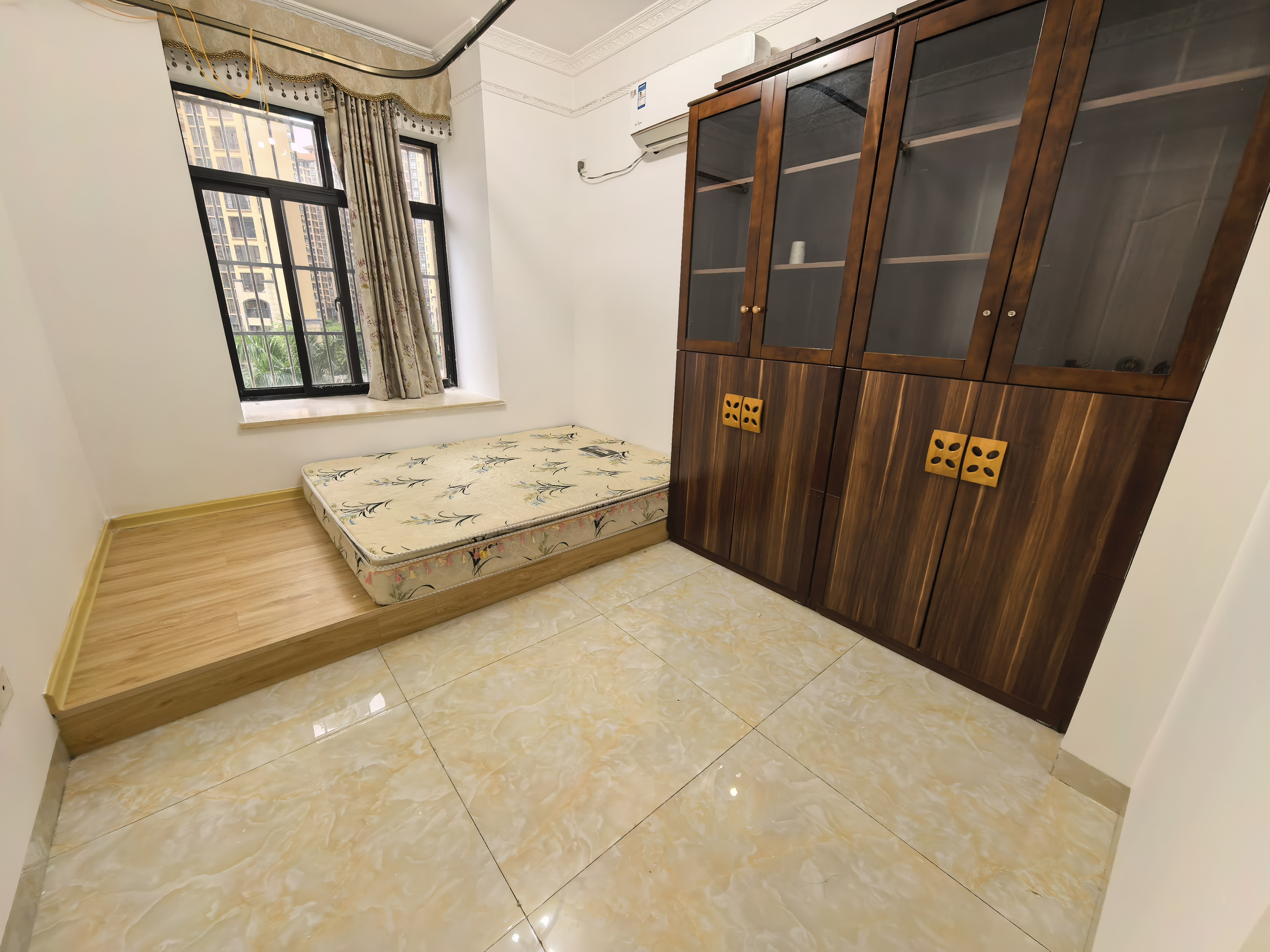 翡翠水城(住宅) 3室2厅2卫 2500.0元/月 翡翠水城(住宅) 3室2厅2卫 2500.0元/月室内图