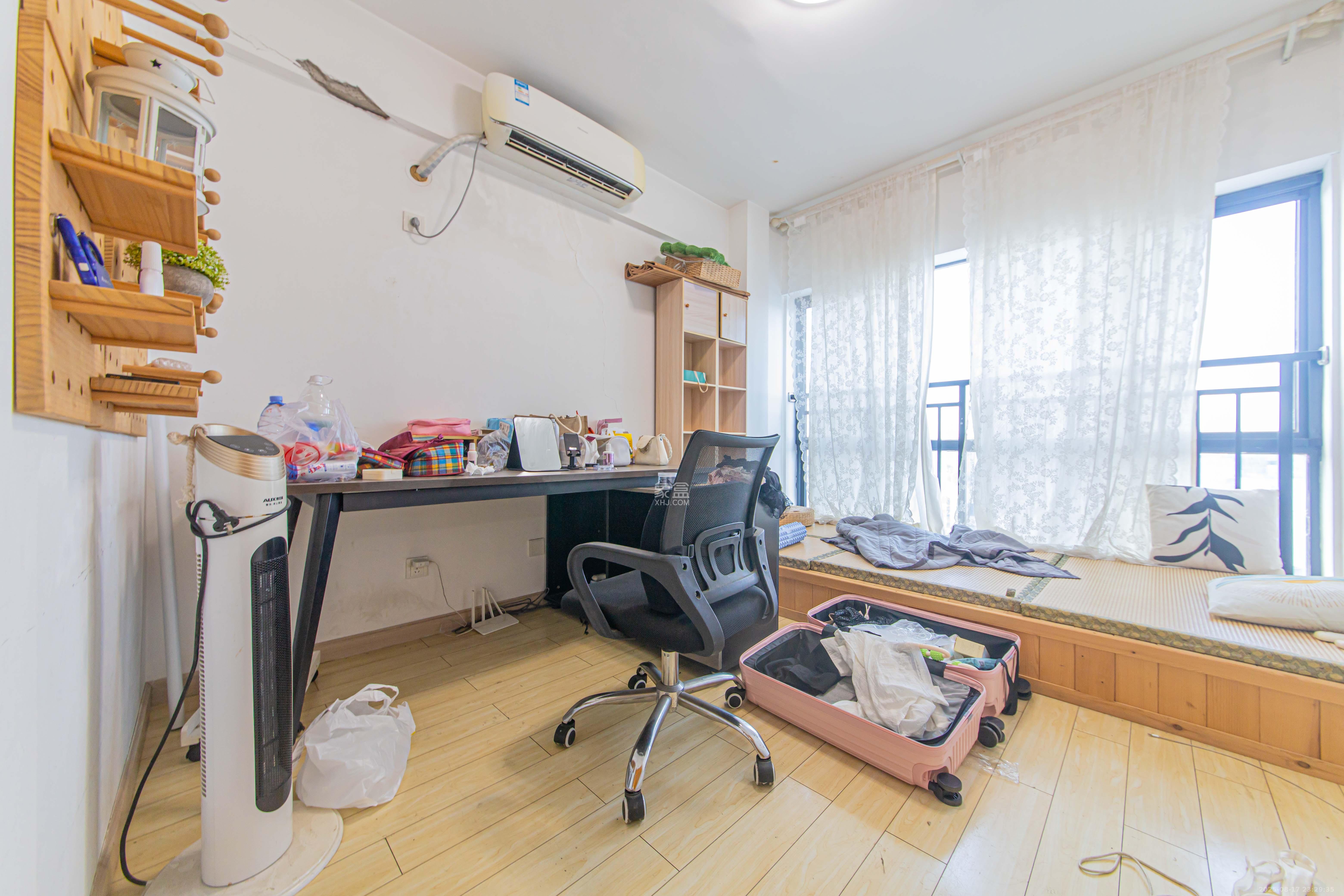 中信文化广场(中信新城二期)  2室2厅1卫    35.0万 中信文化广场(中信新城二期)  2室2厅1卫    35.0万卧室