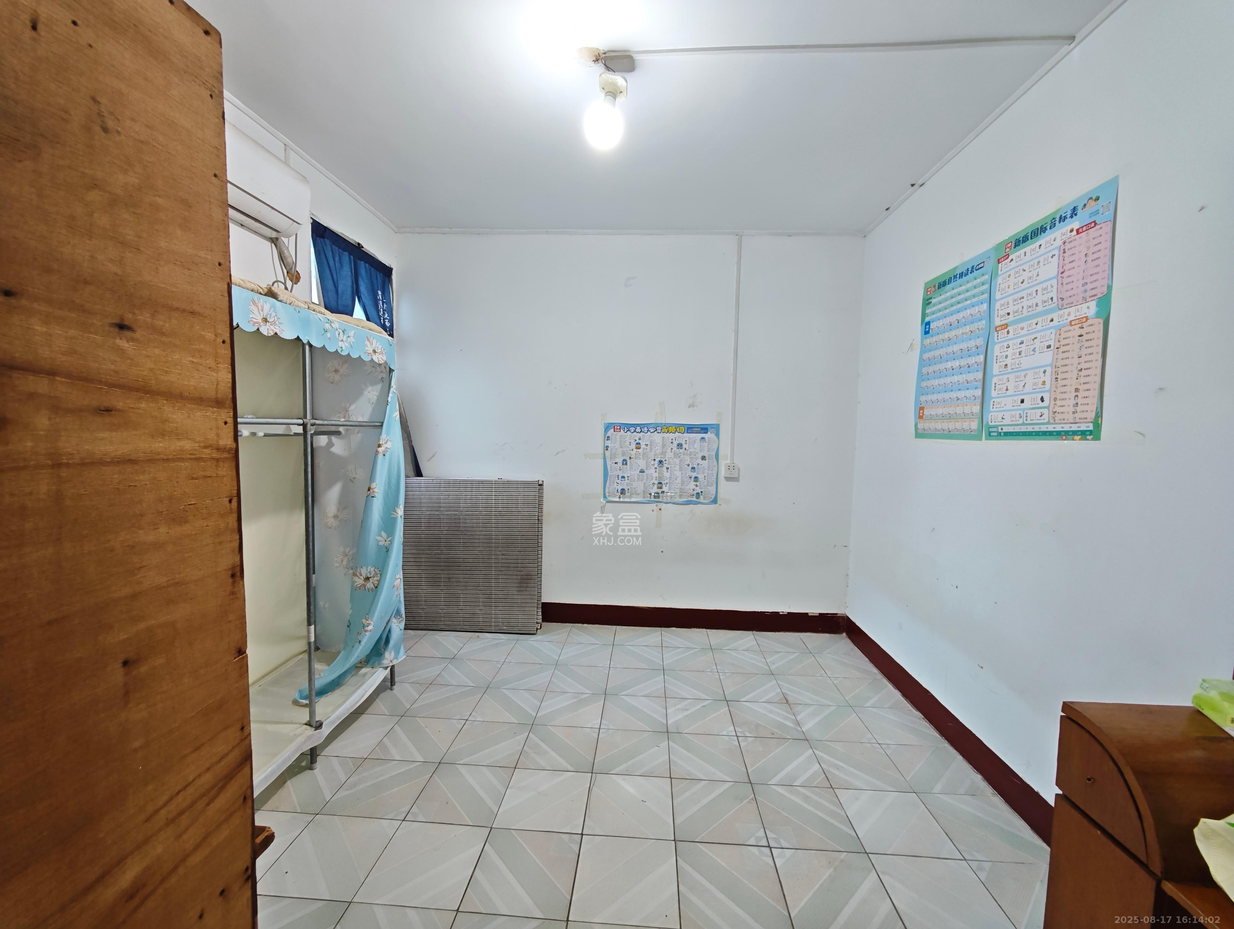 湘丰外贸宿舍 3室2厅1卫 1800.0元/月 湘丰外贸宿舍 3室2厅1卫 1800.0元/月室内图