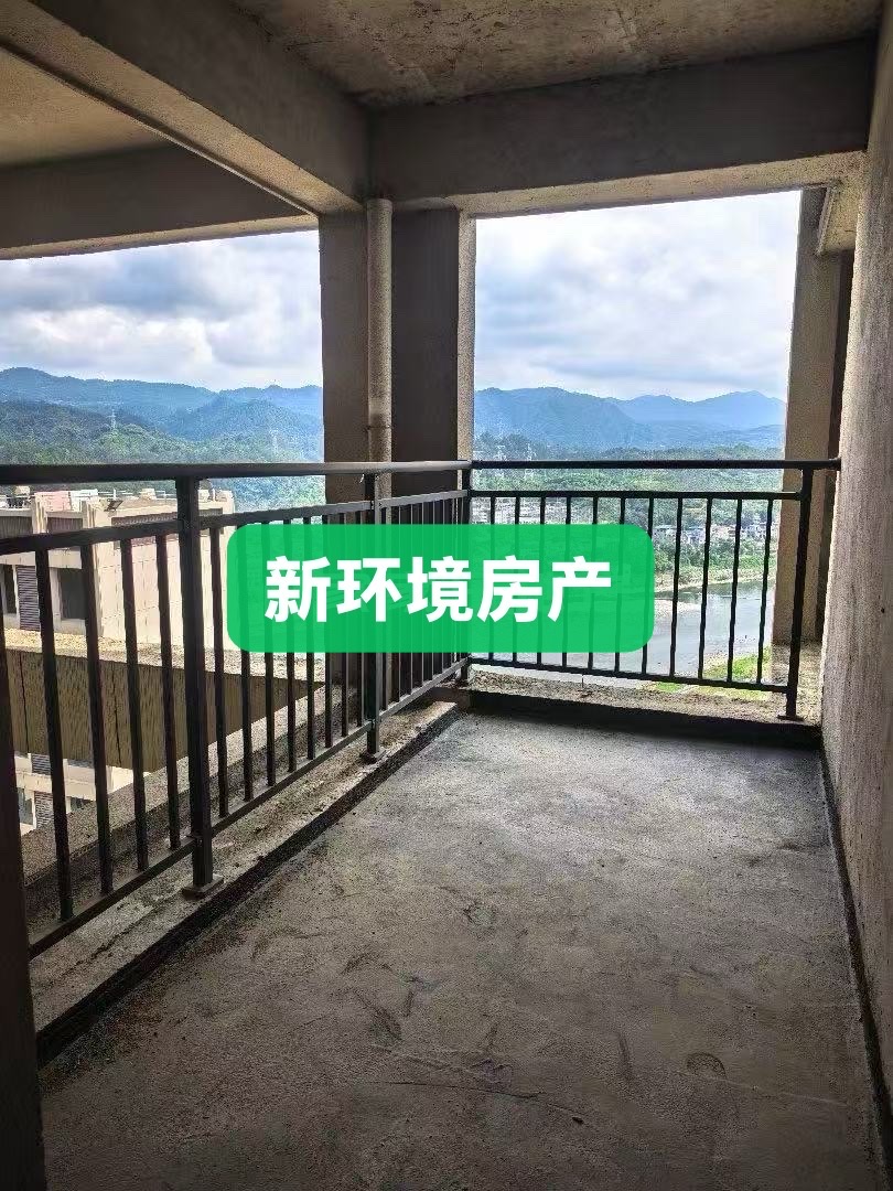 昊天珑璟湾  4室2厅2卫   66.80万客厅