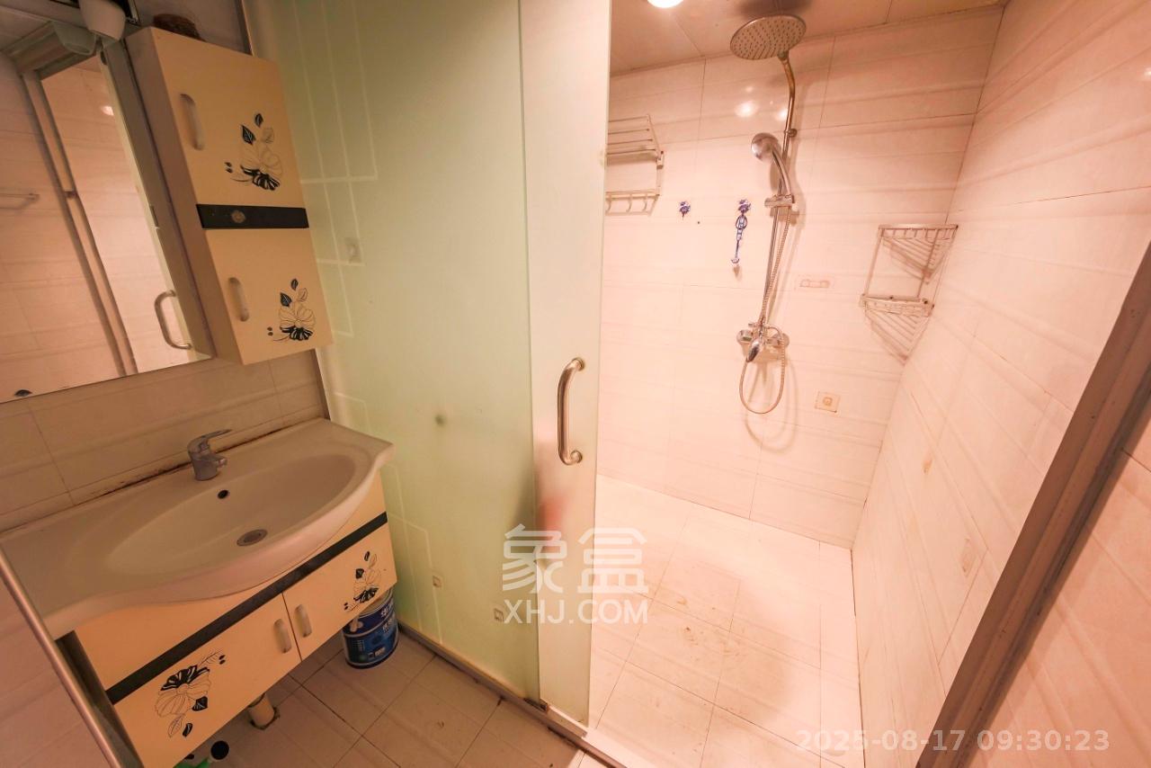 湘府9号  3室1厅1卫   2200.00元/月室内图