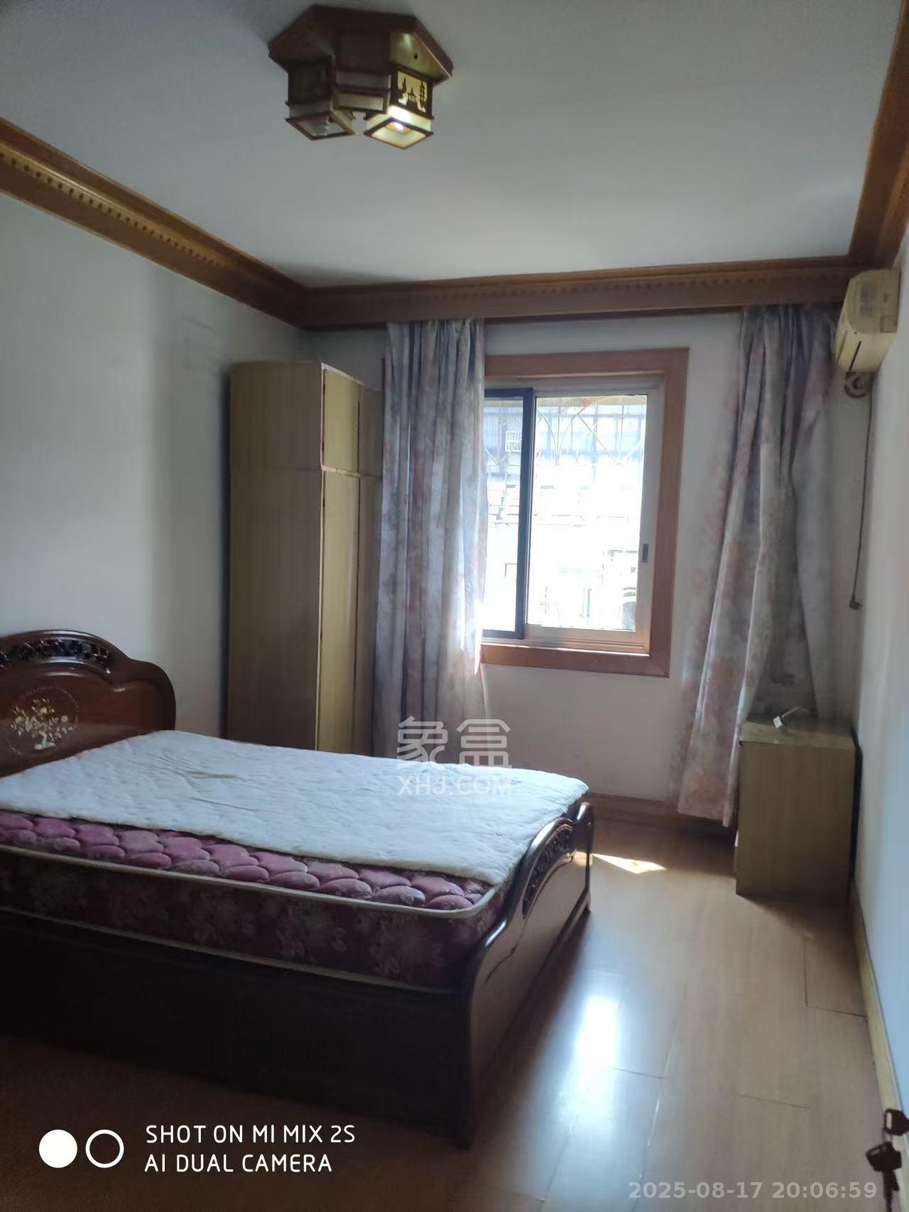 省军区宿舍  3室2厅2卫    2800.0元/月室内图