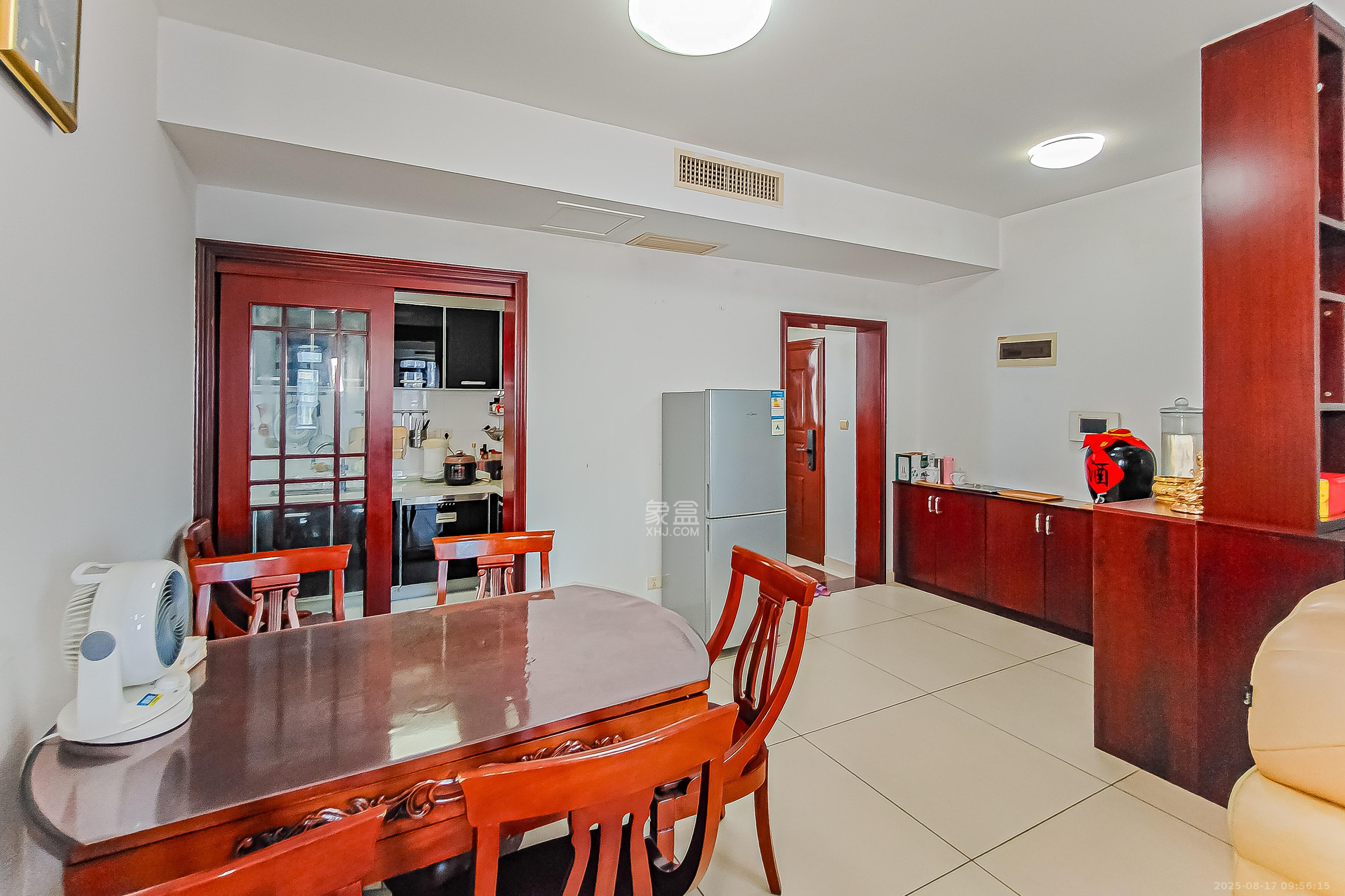 书院观邸  3室2厅2卫    170.0万 书院观邸  3室2厅2卫    170.0万客厅