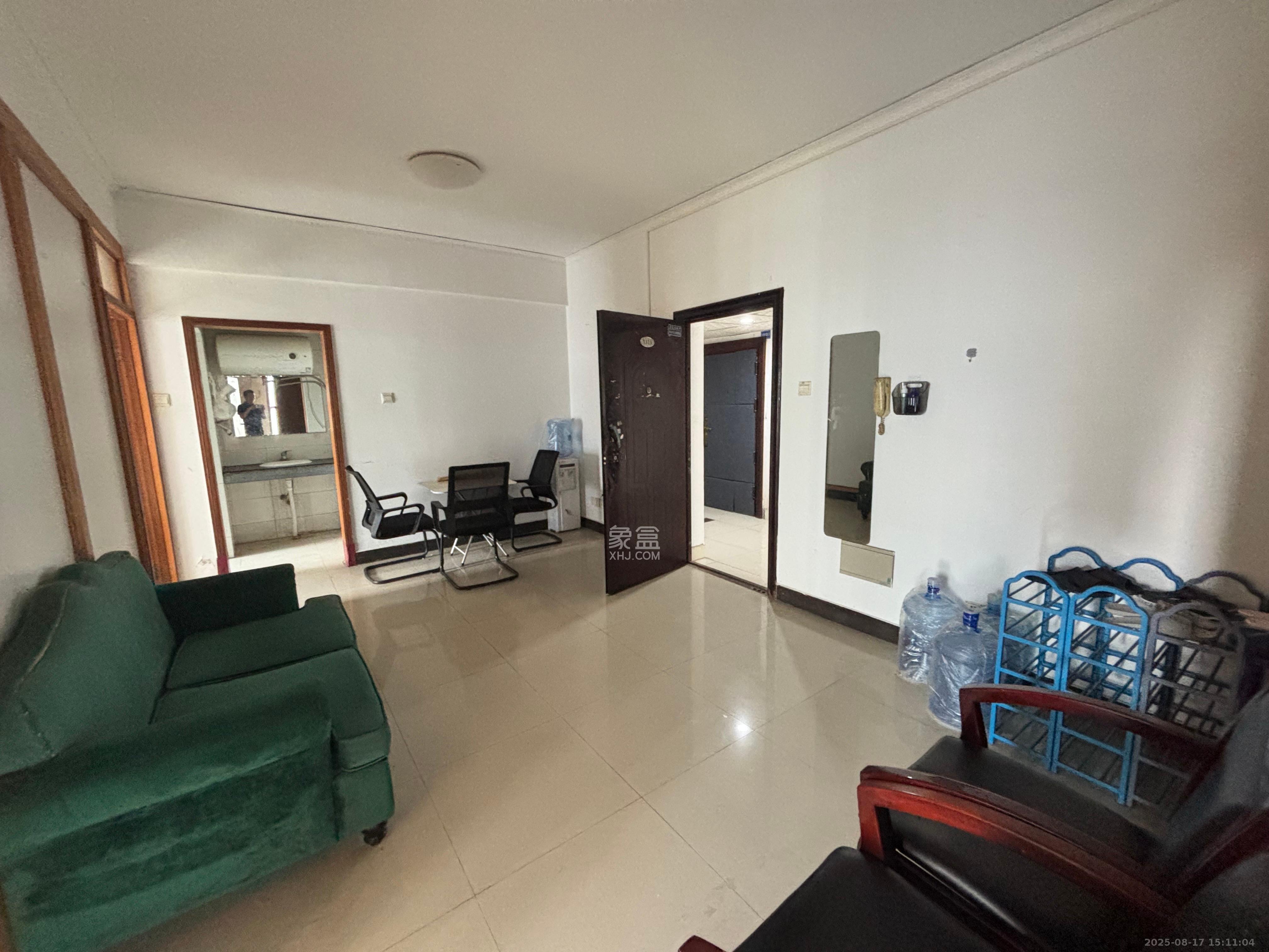 颐美会现代城  3室1厅1卫    2800.0元/月 颐美会现代城  3室1厅1卫    2800.0元/月室内图