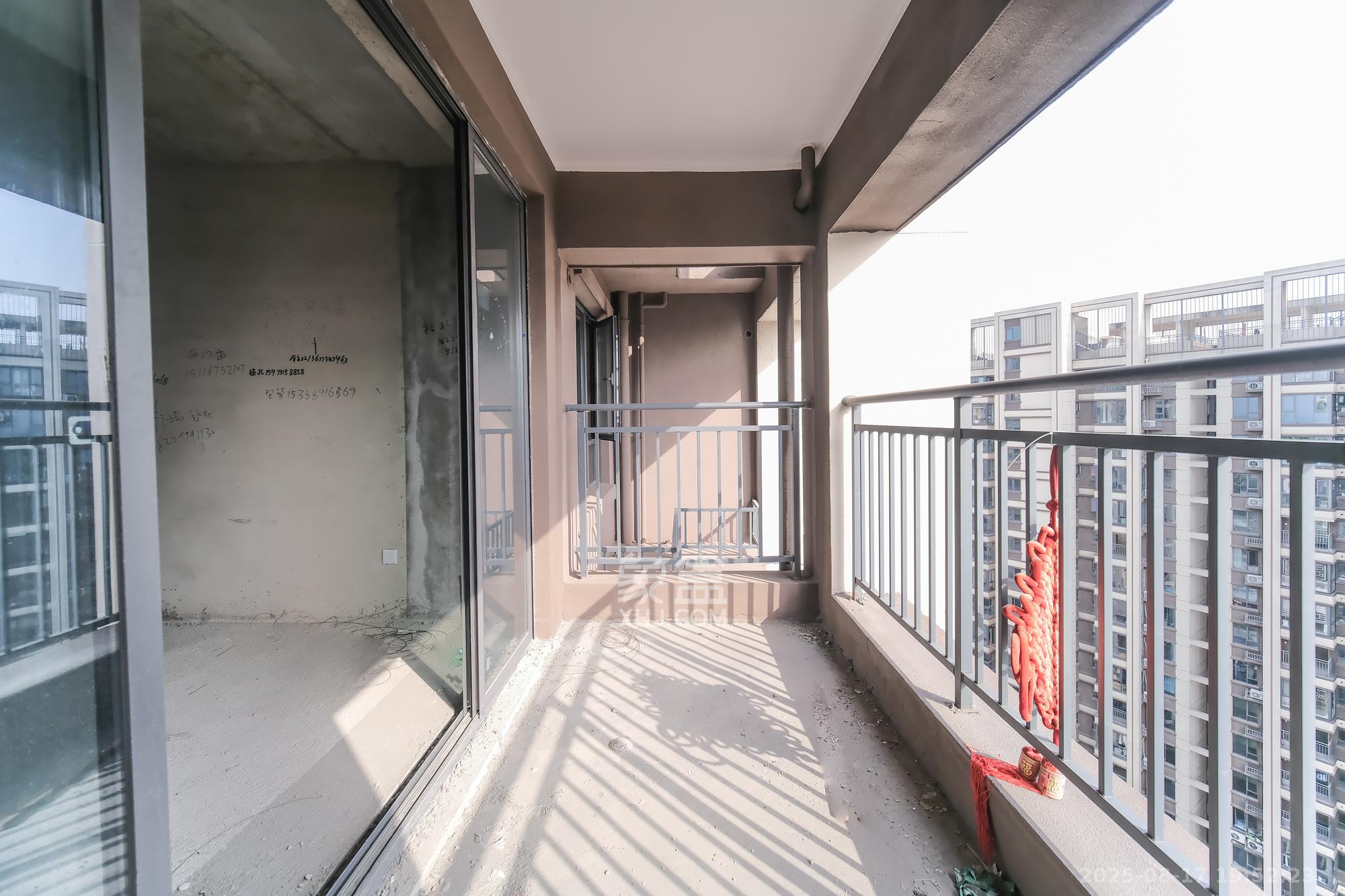 荣盛城 4室2厅2卫 85.8万 荣盛城 4室2厅2卫 85.8万阳台