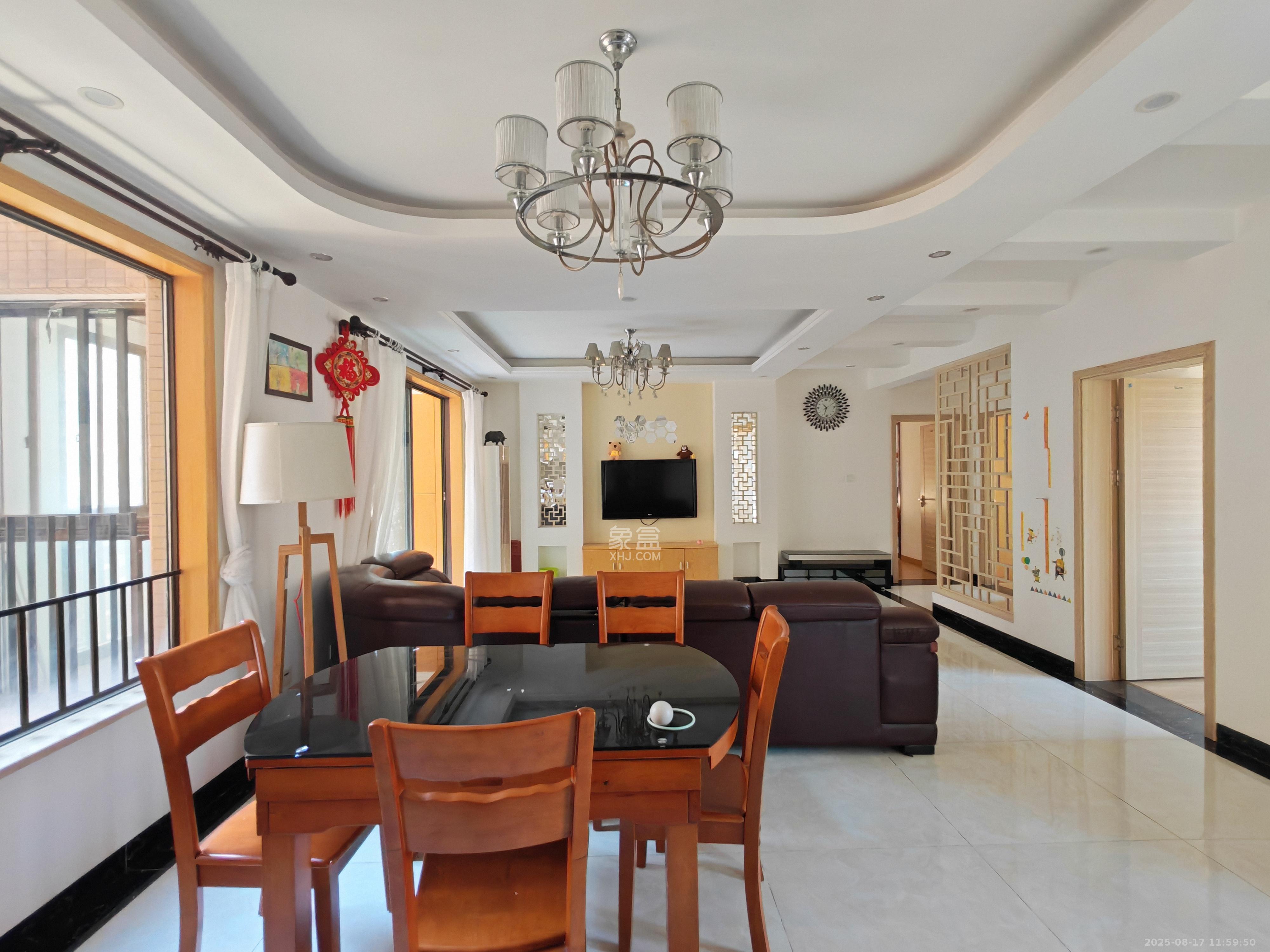 华润凤凰城三期  3室2厅2卫    3000.0元/月 华润凤凰城三期  3室2厅2卫    3000.0元/月室内图