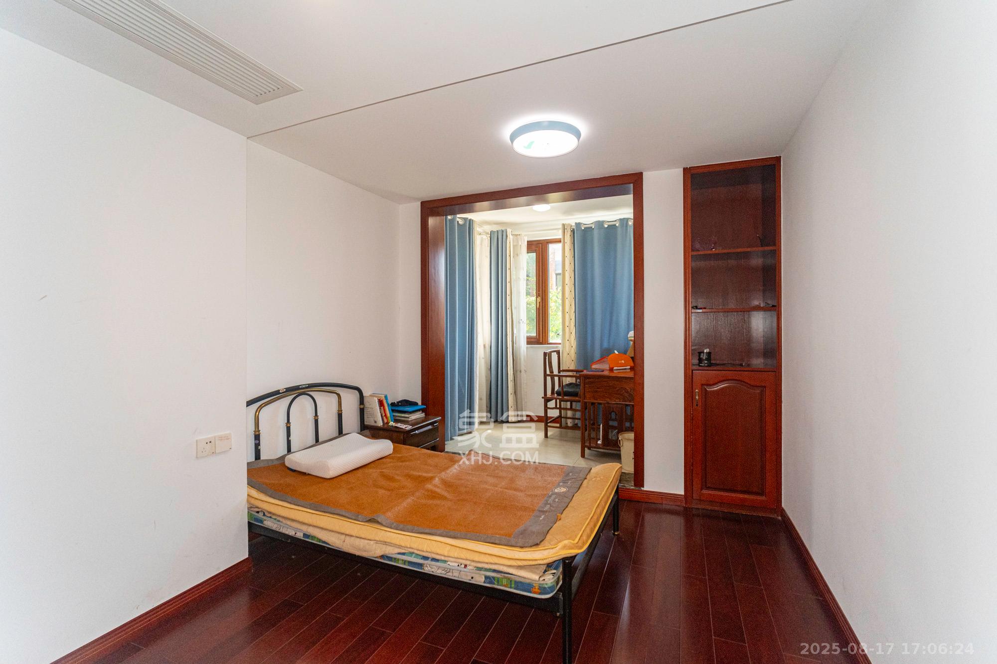 保利香槟国际  6室2厅3卫    680.0万 保利香槟国际  6室2厅3卫    680.0万卧室